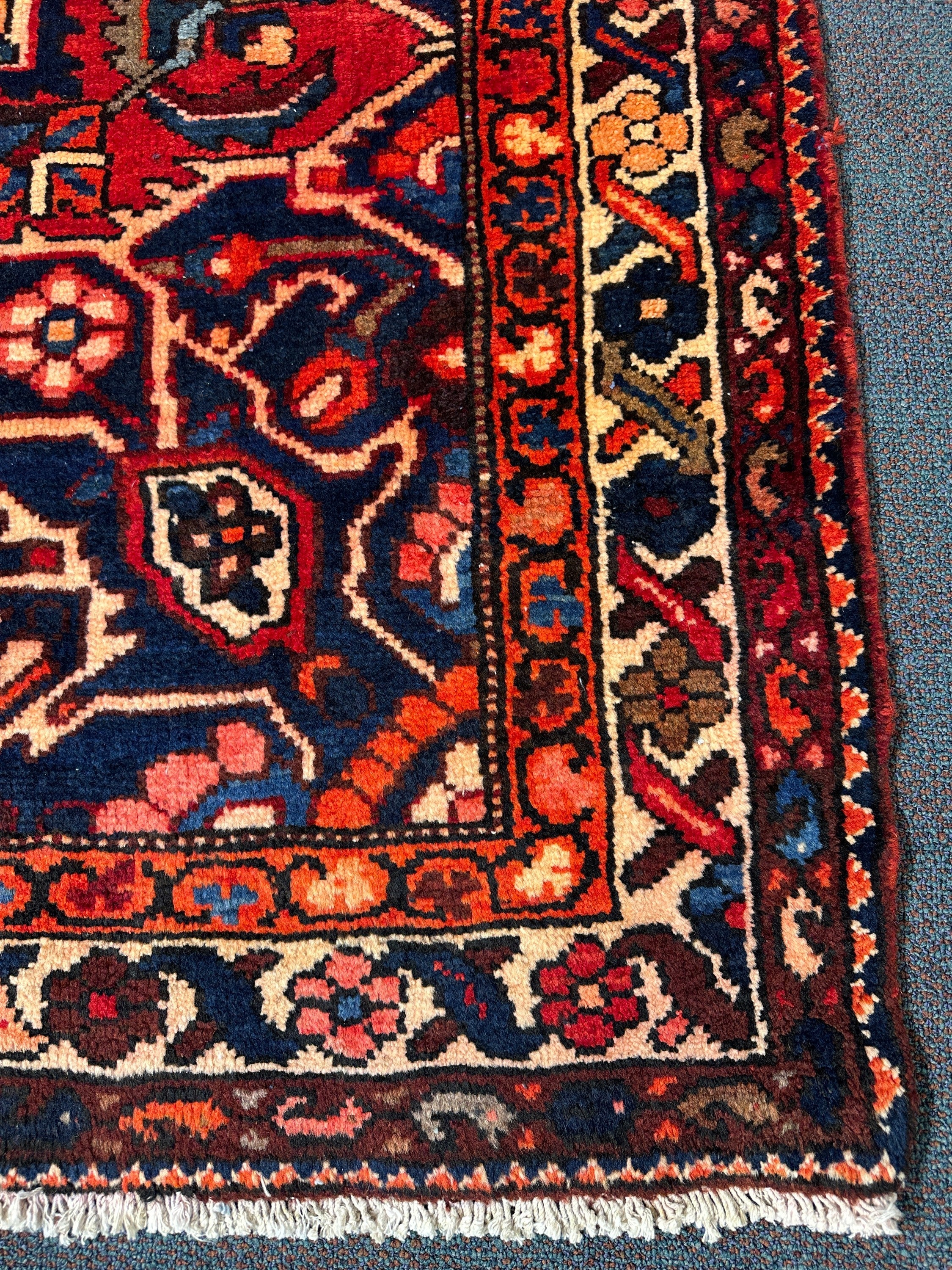 Bakhtiari Rug - 215 cm x 150 cm