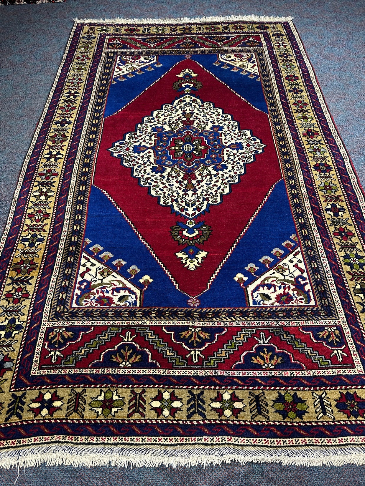 Turkish Rug - 270 cm x 166 cm