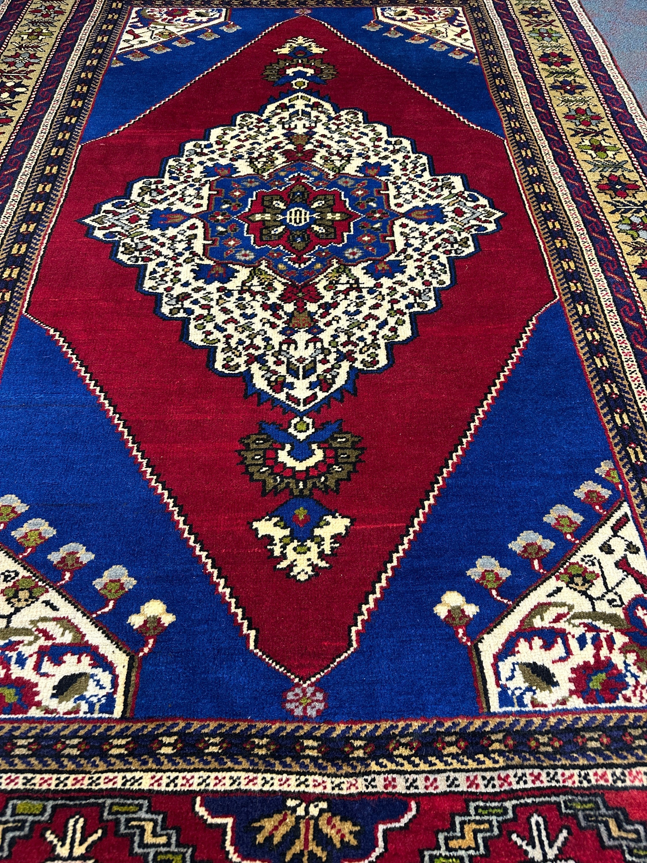 Turkish Rug - 270 cm x 166 cm