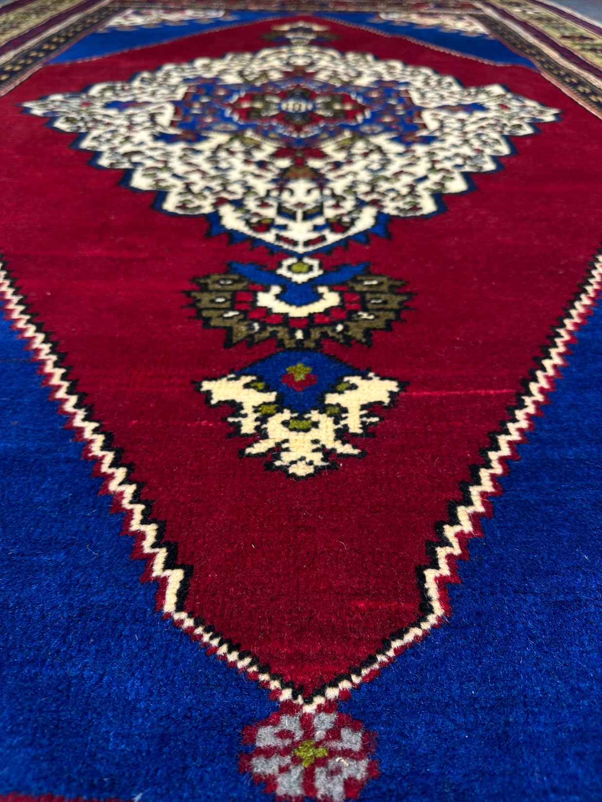 Turkish Rug - 270 cm x 166 cm