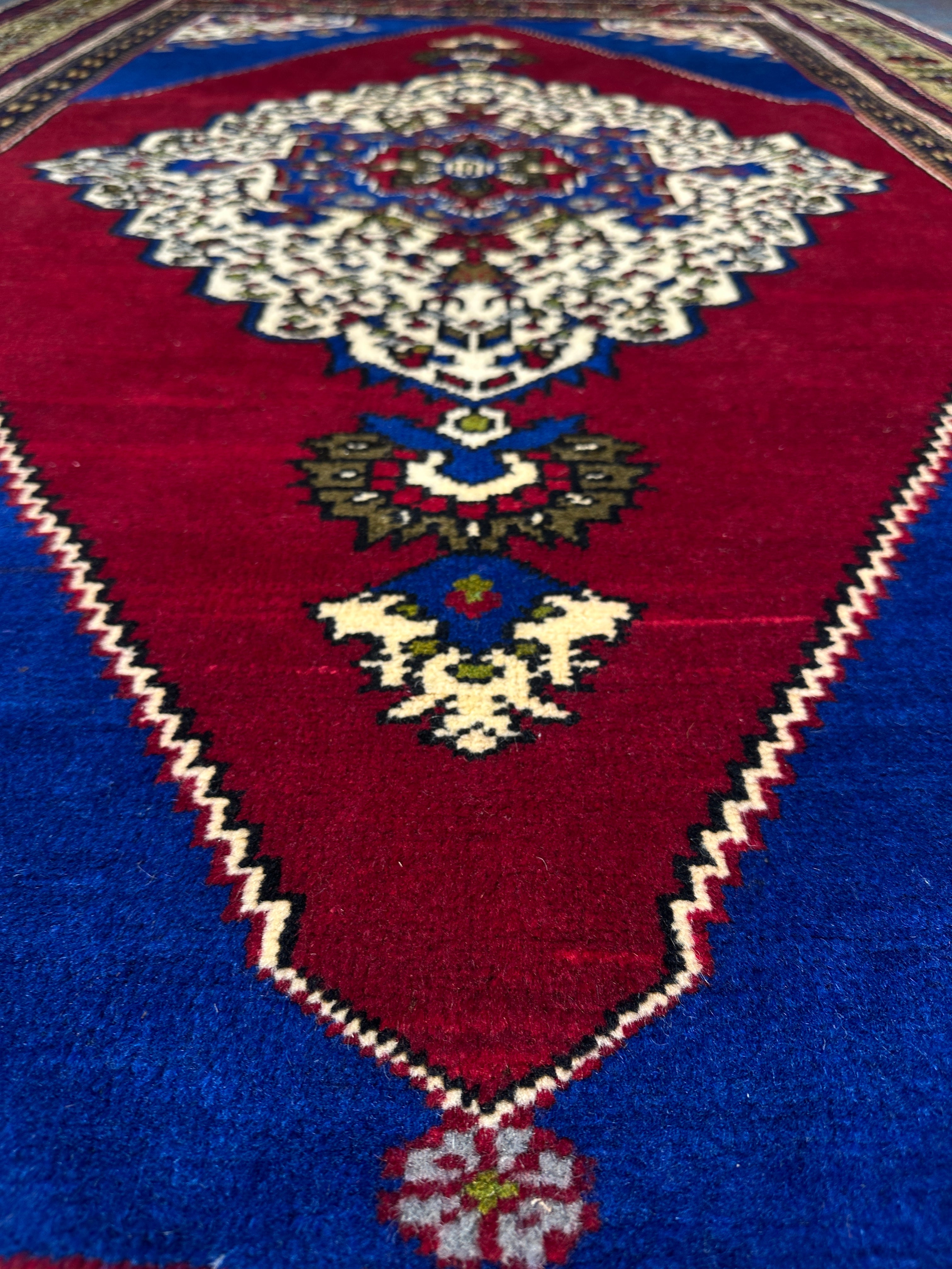Turkish Rug - 270 cm x 166 cm
