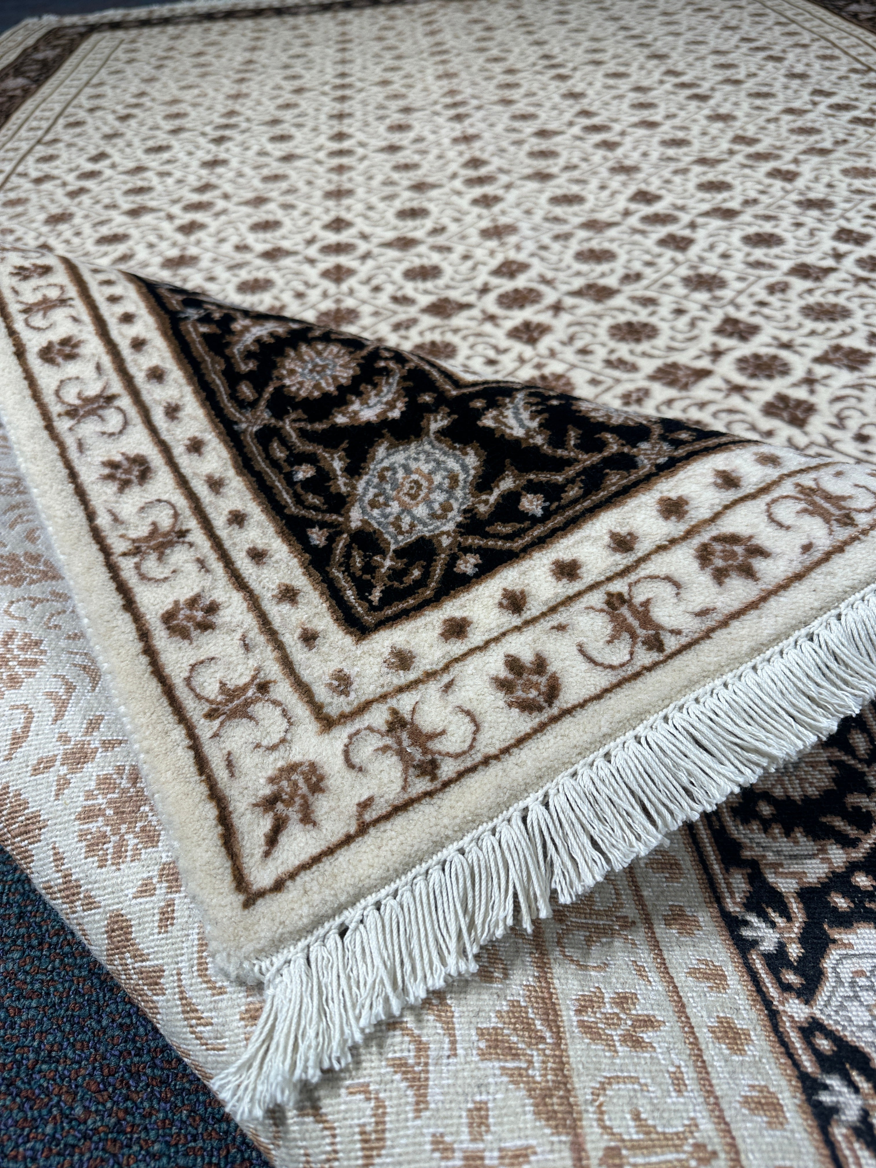 Herati Rug - 247 cm x 171 cm