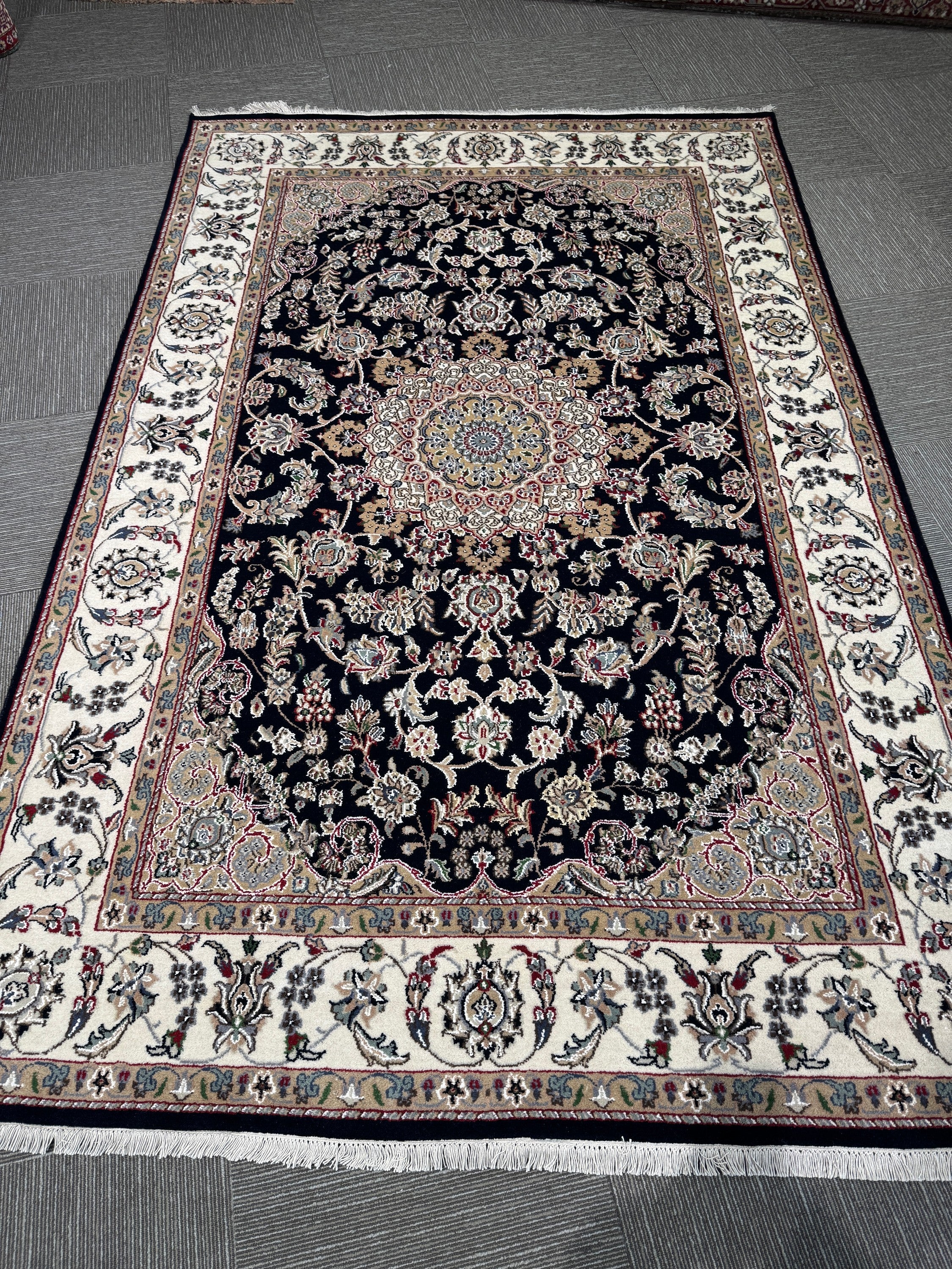 Nain - 270 cm x 176 cm