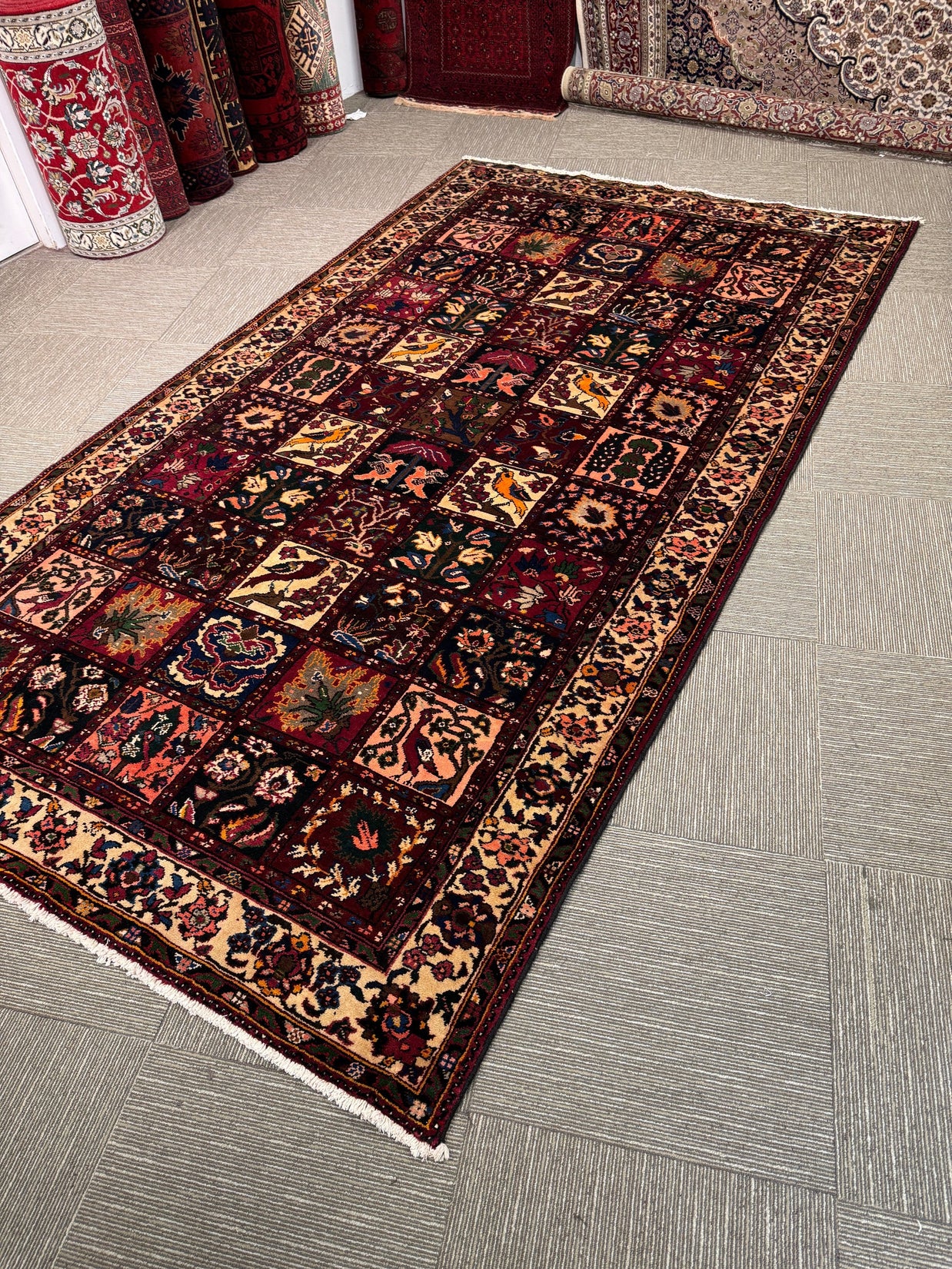 Bakhtiari Rug - 315 cm x 180 cm