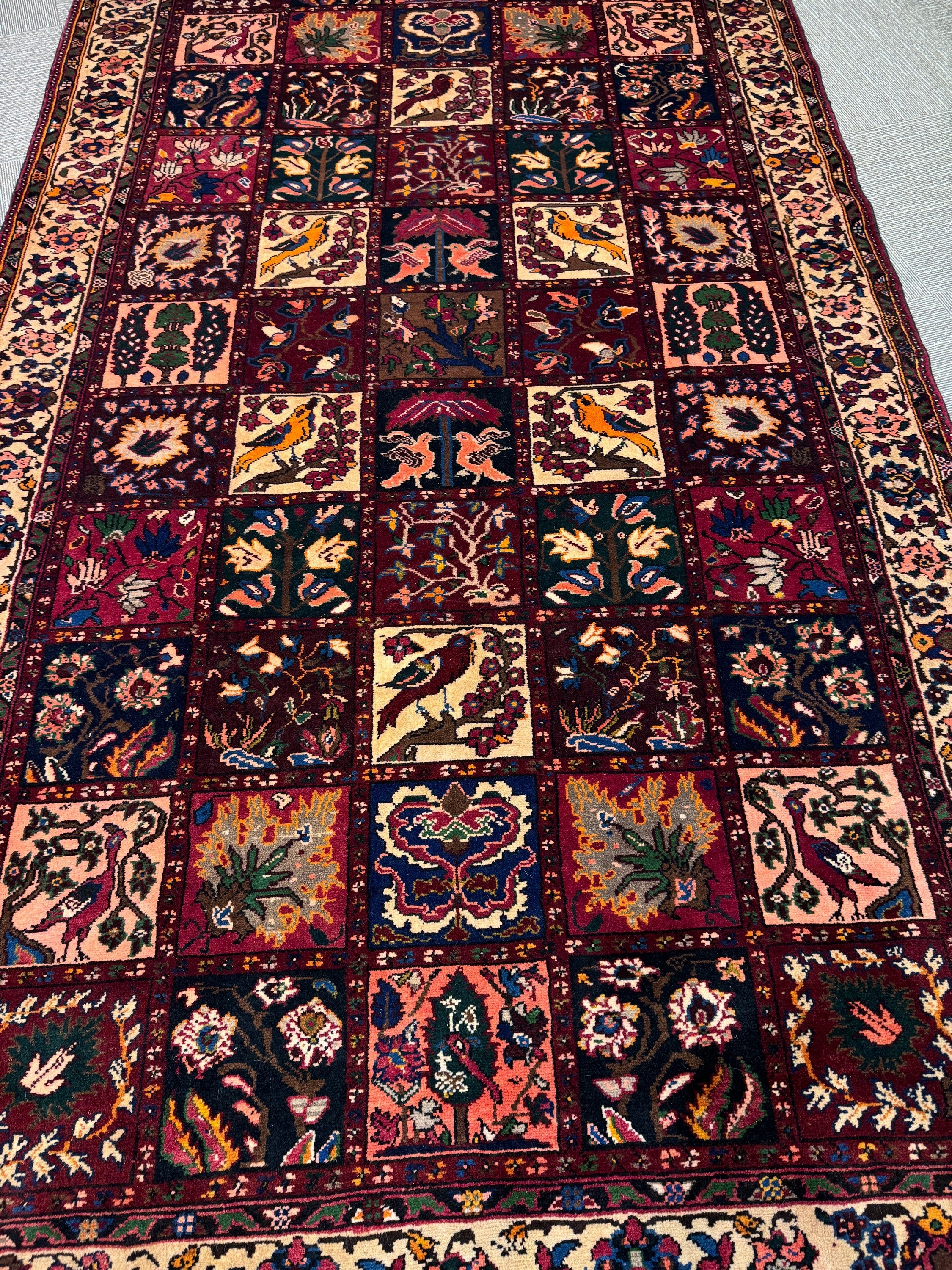 Bakhtiari Rug - 315 cm x 180 cm