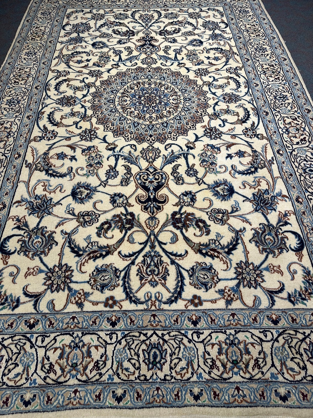 Nain Rug - 300 cm x 193 cm