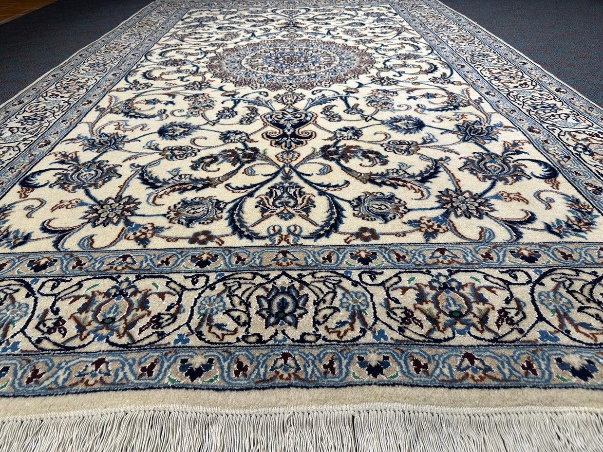 Nain Rug - 300 cm x 193 cm