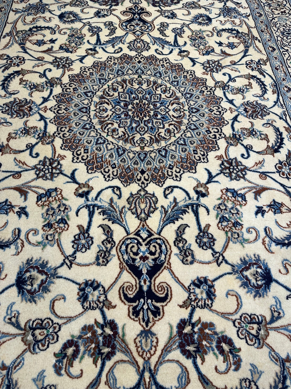 Nain Rug - 300 cm x 193 cm