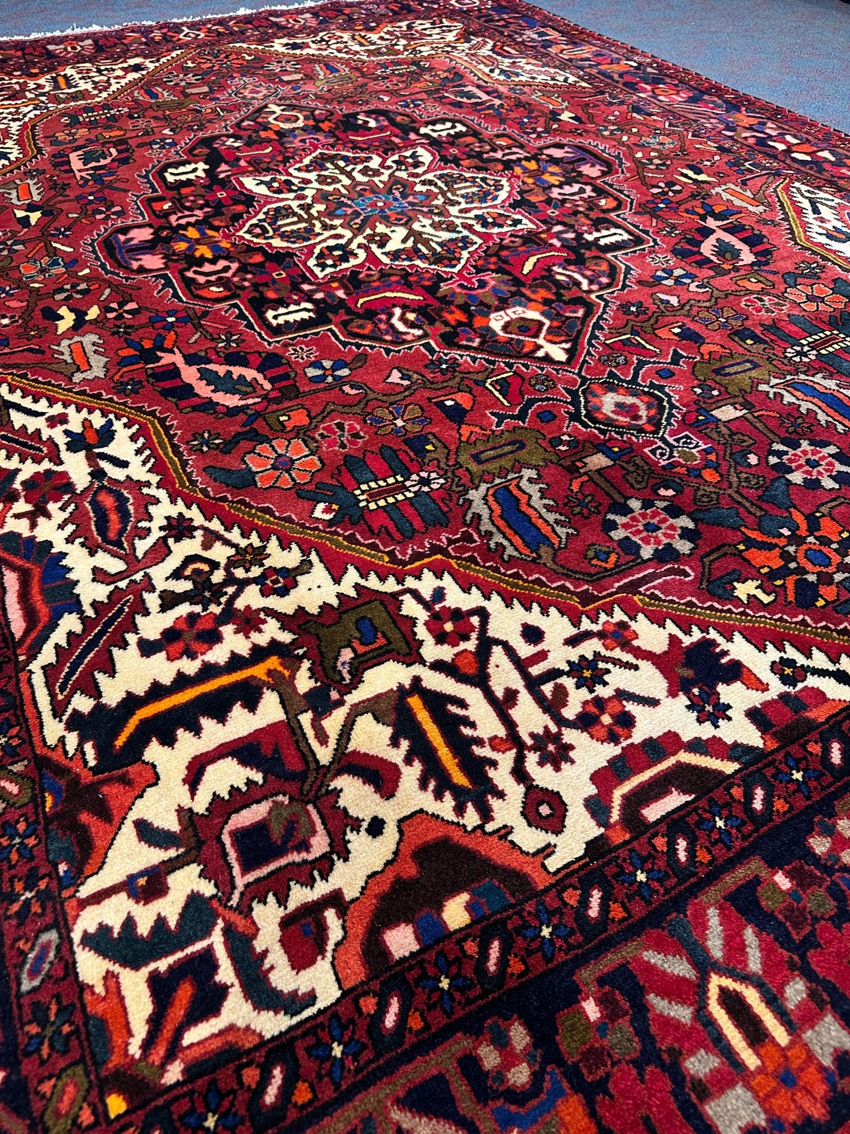 Bakhtiari Rug - 300 cm x 205 cm