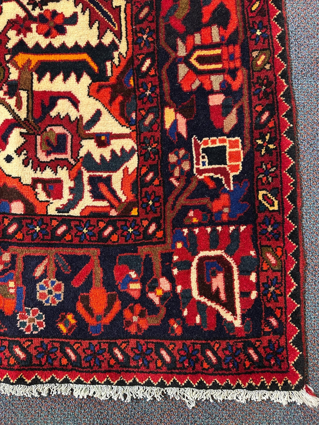 Bakhtiari Rug - 300 cm x 205 cm