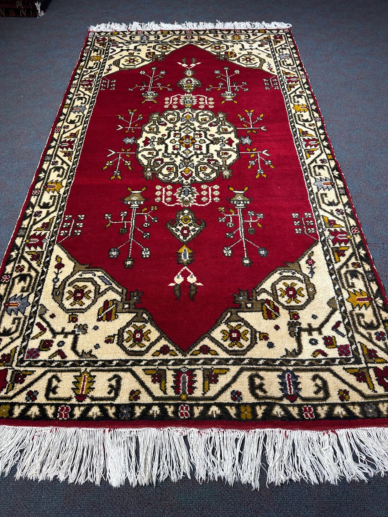 Turkish Rug - 277 cm x 152 cm