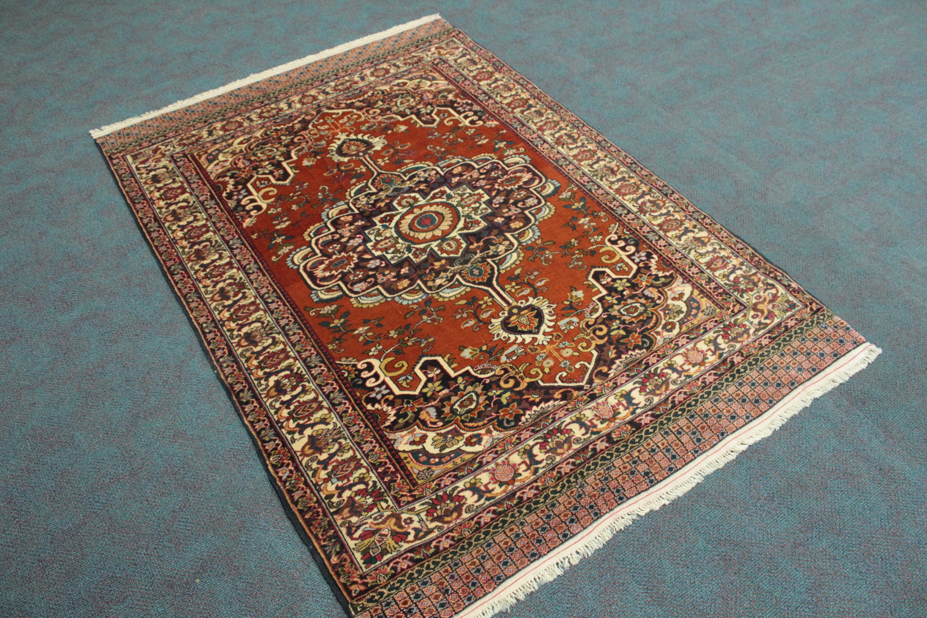 Usmani Rug - 190 cm x 136 cm