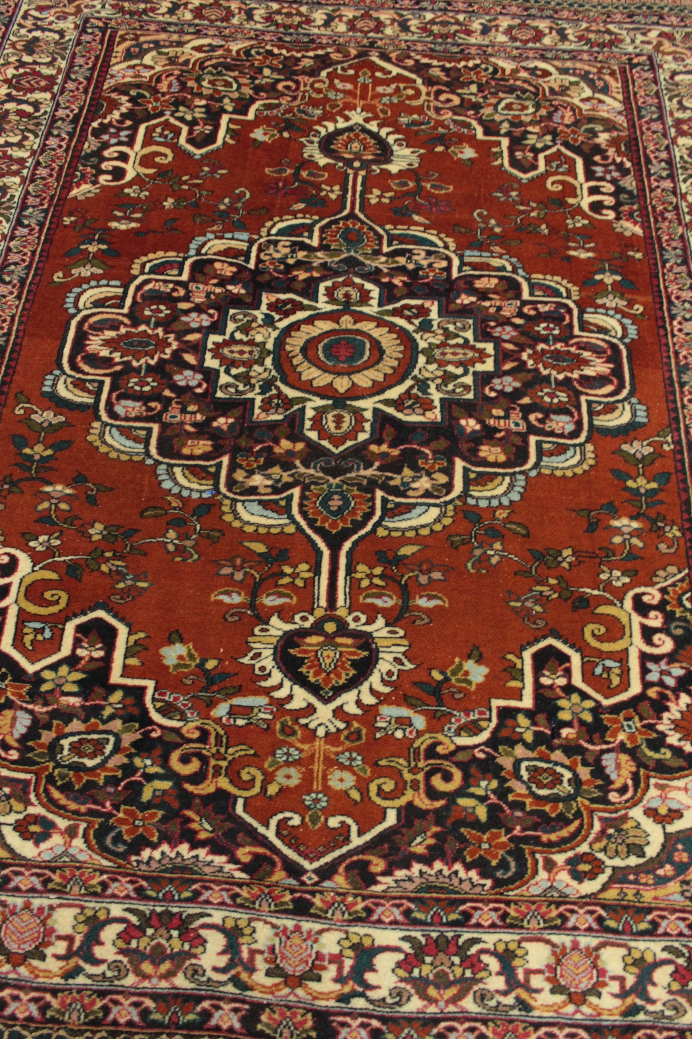 Usmani Rug - 190 cm x 136 cm