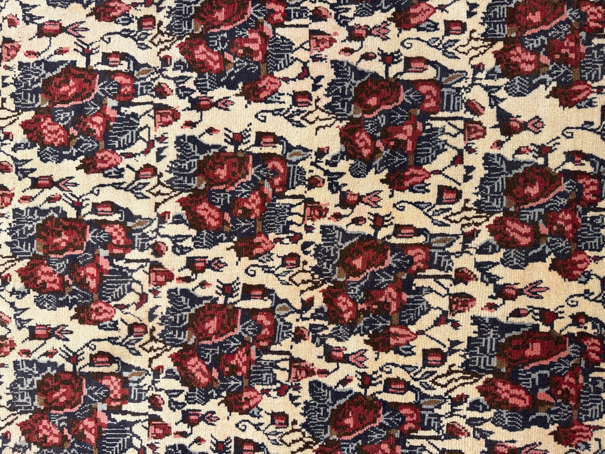 Gharajeh Rug - 242 cm x 173 cm