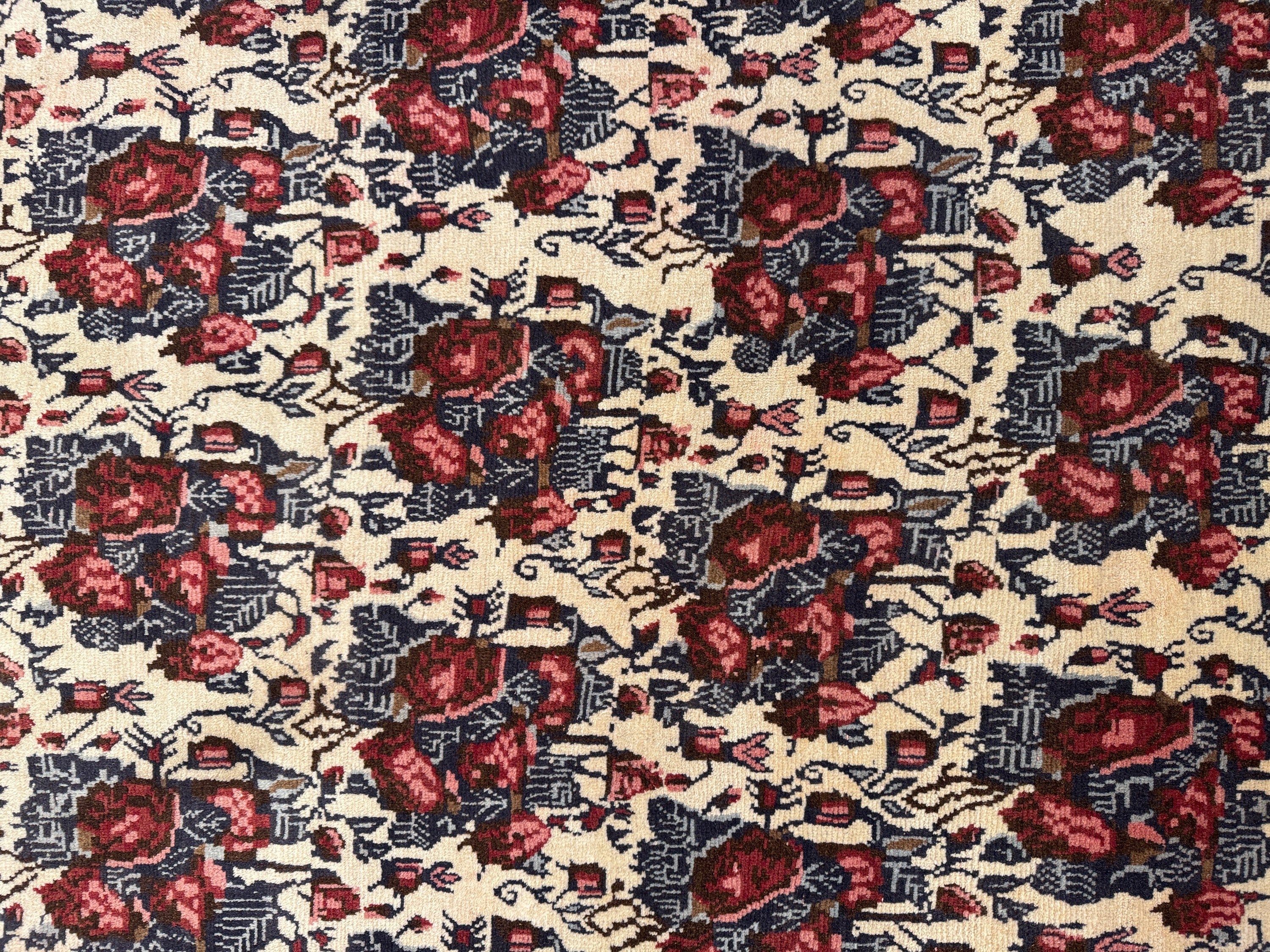 Gharajeh Rug - 242 cm x 173 cm