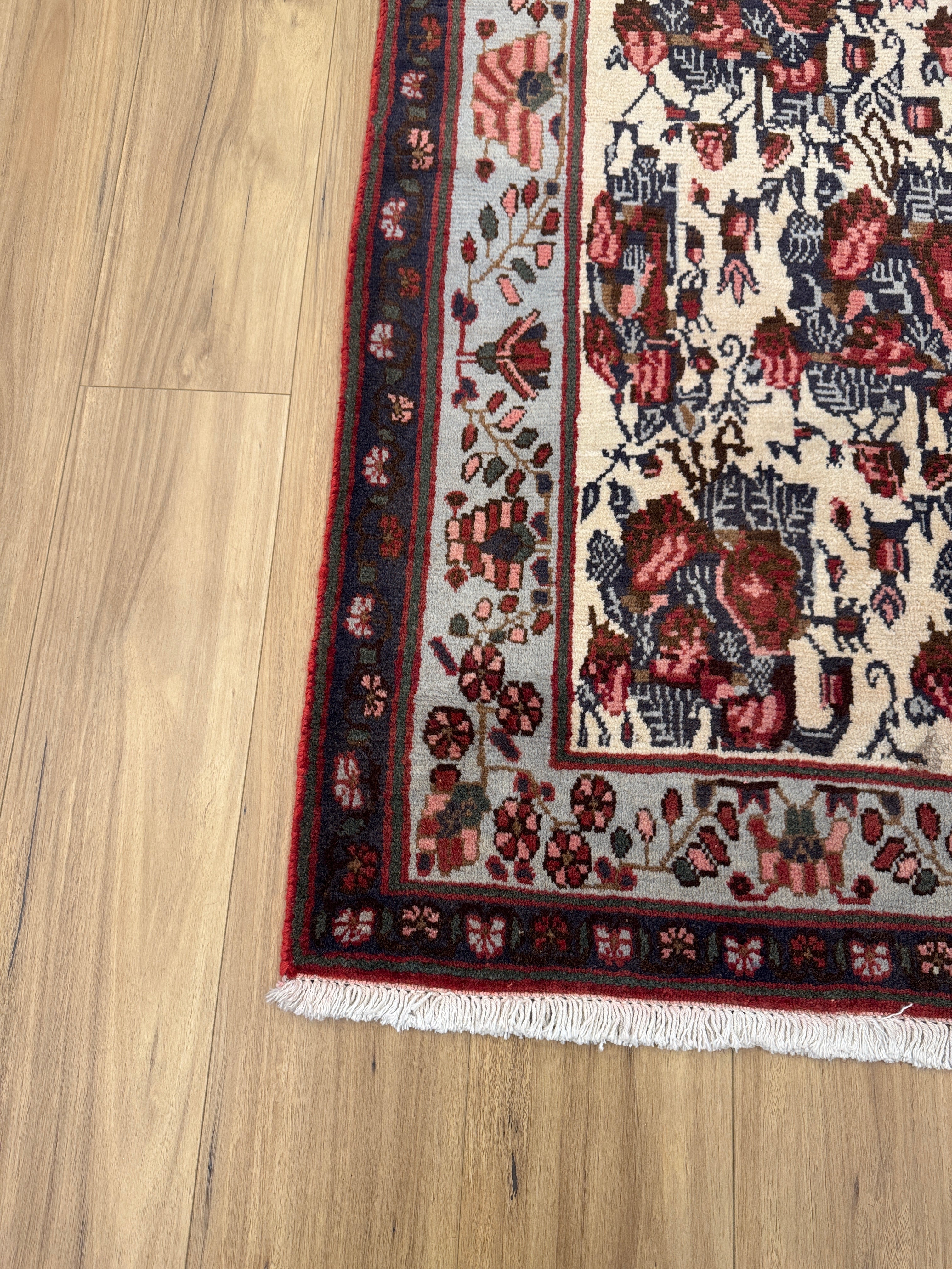 Gharajeh Rug - 242 cm x 173 cm