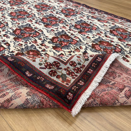 Gharajeh Rug - 242 cm x 173 cm