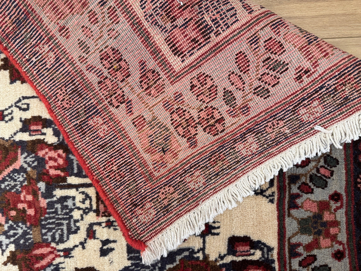 Gharajeh Rug - 242 cm x 173 cm