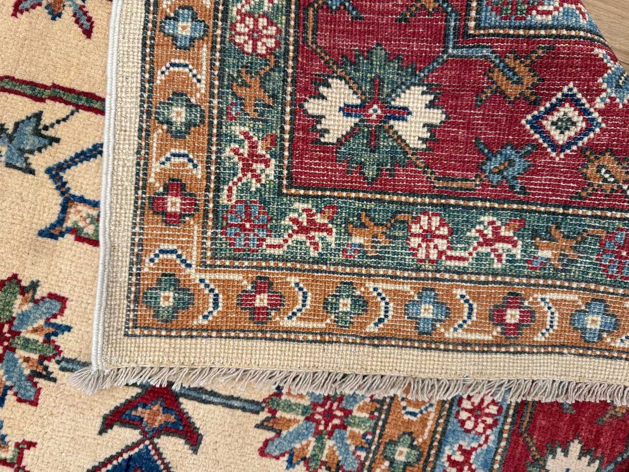 Kazak Rug - 272 cm x 186 cm