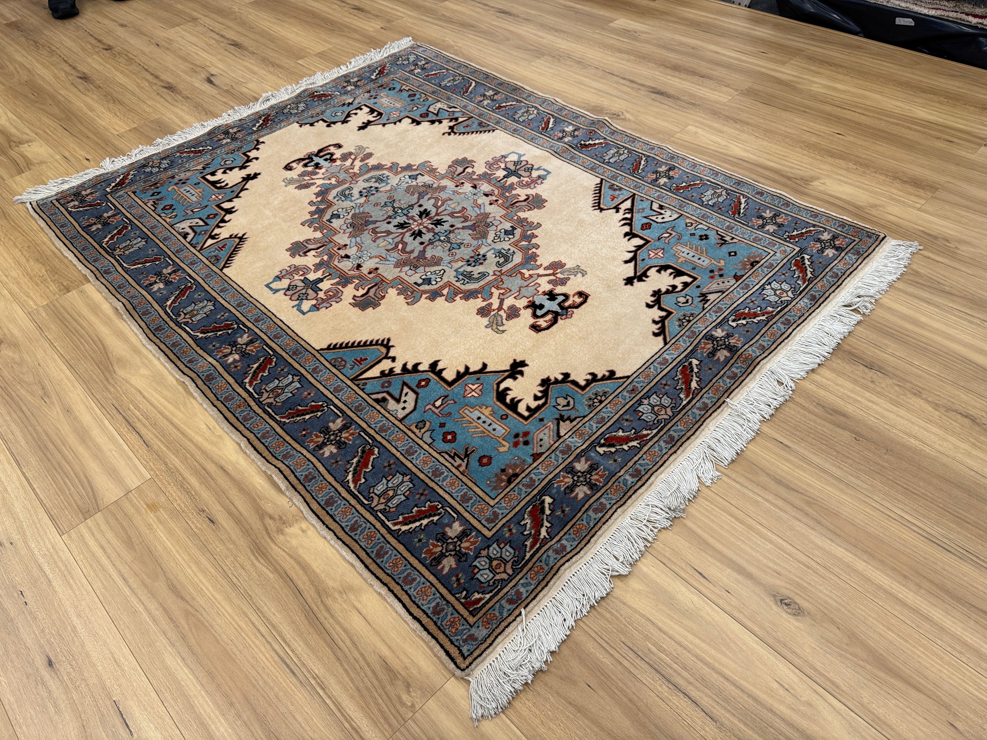 Heriz Rug - 206 cm x 136 cm