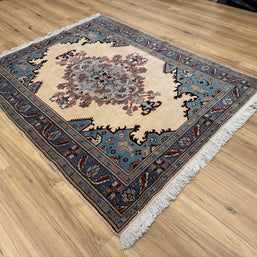 Heriz Rug - 206 cm x 136 cm