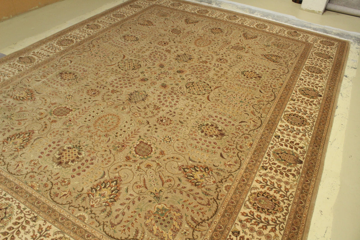 Kashmiri Rug - 365 cm x 277