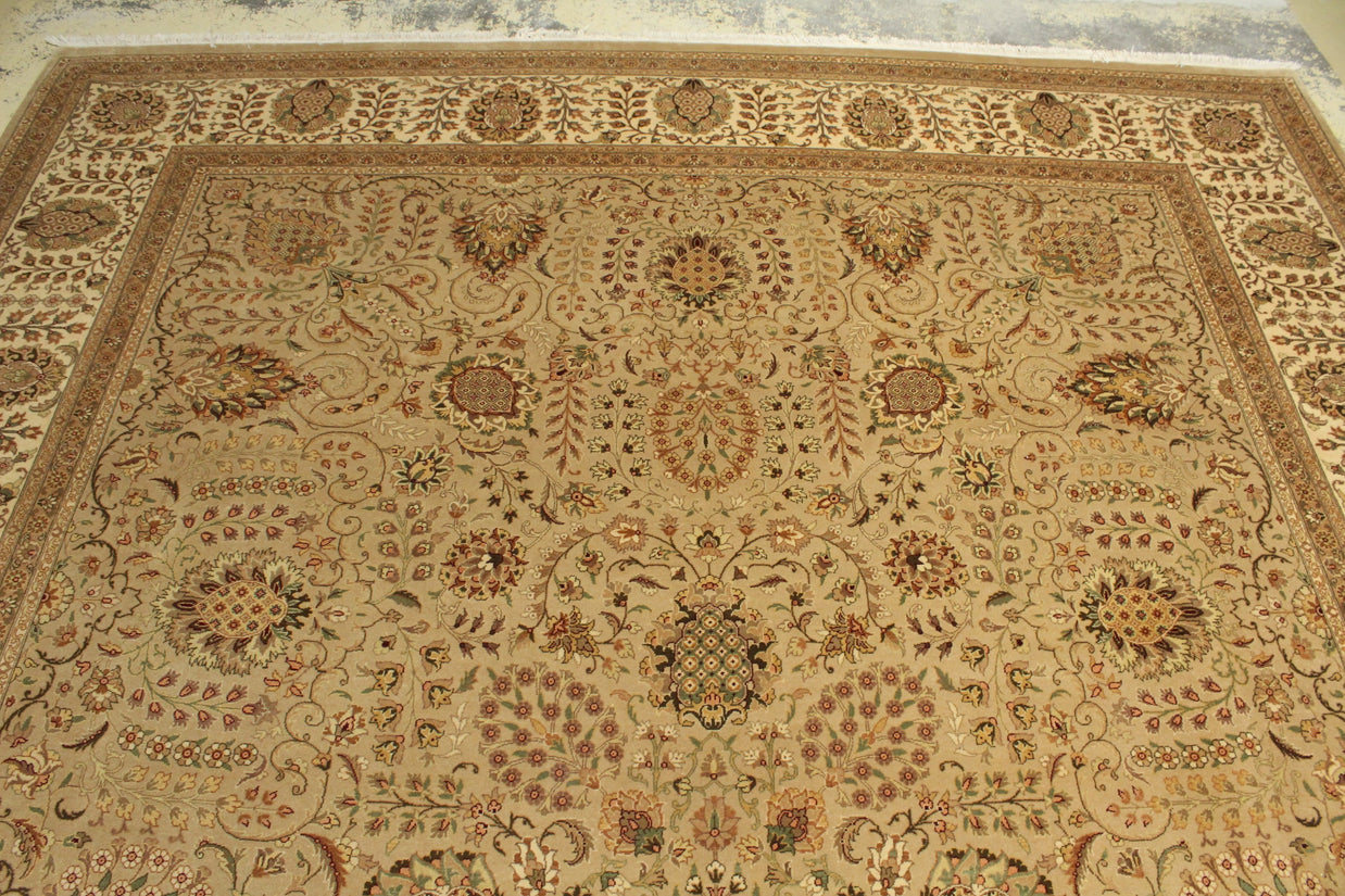 Kashmiri Rug - 365 cm x 277