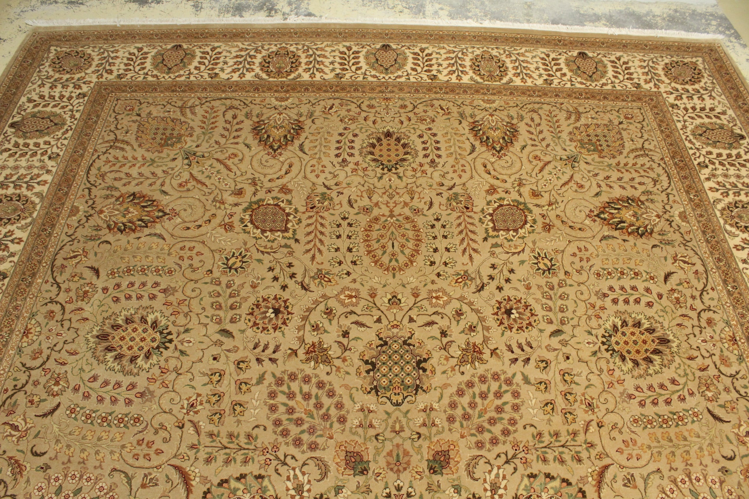 Kashmiri Rug - 365 cm x 277