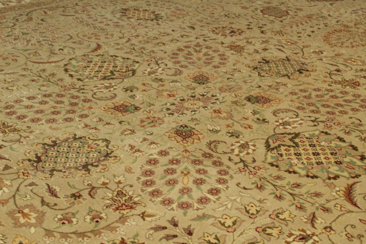 Kashmiri Rug - 365 cm x 277