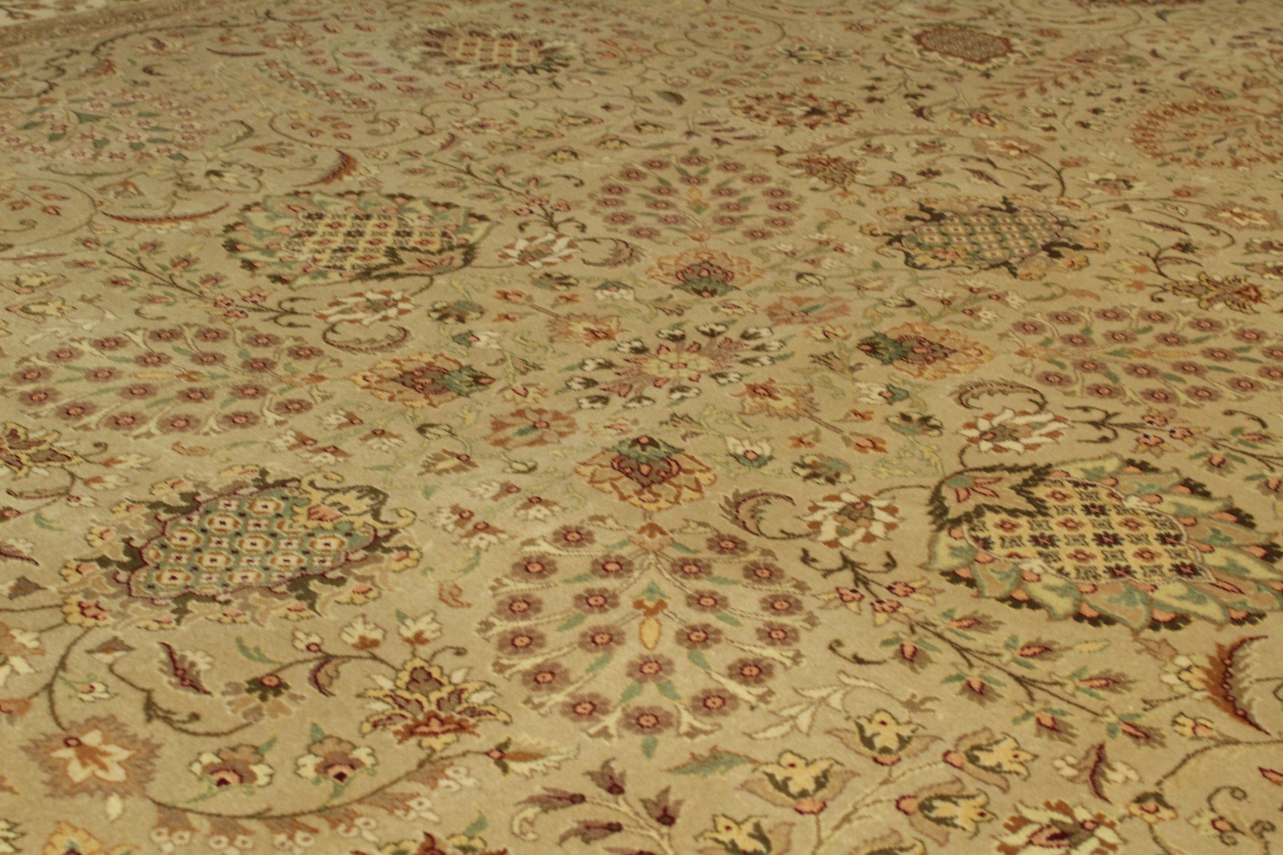 Kashmiri Rug - 365 cm x 277