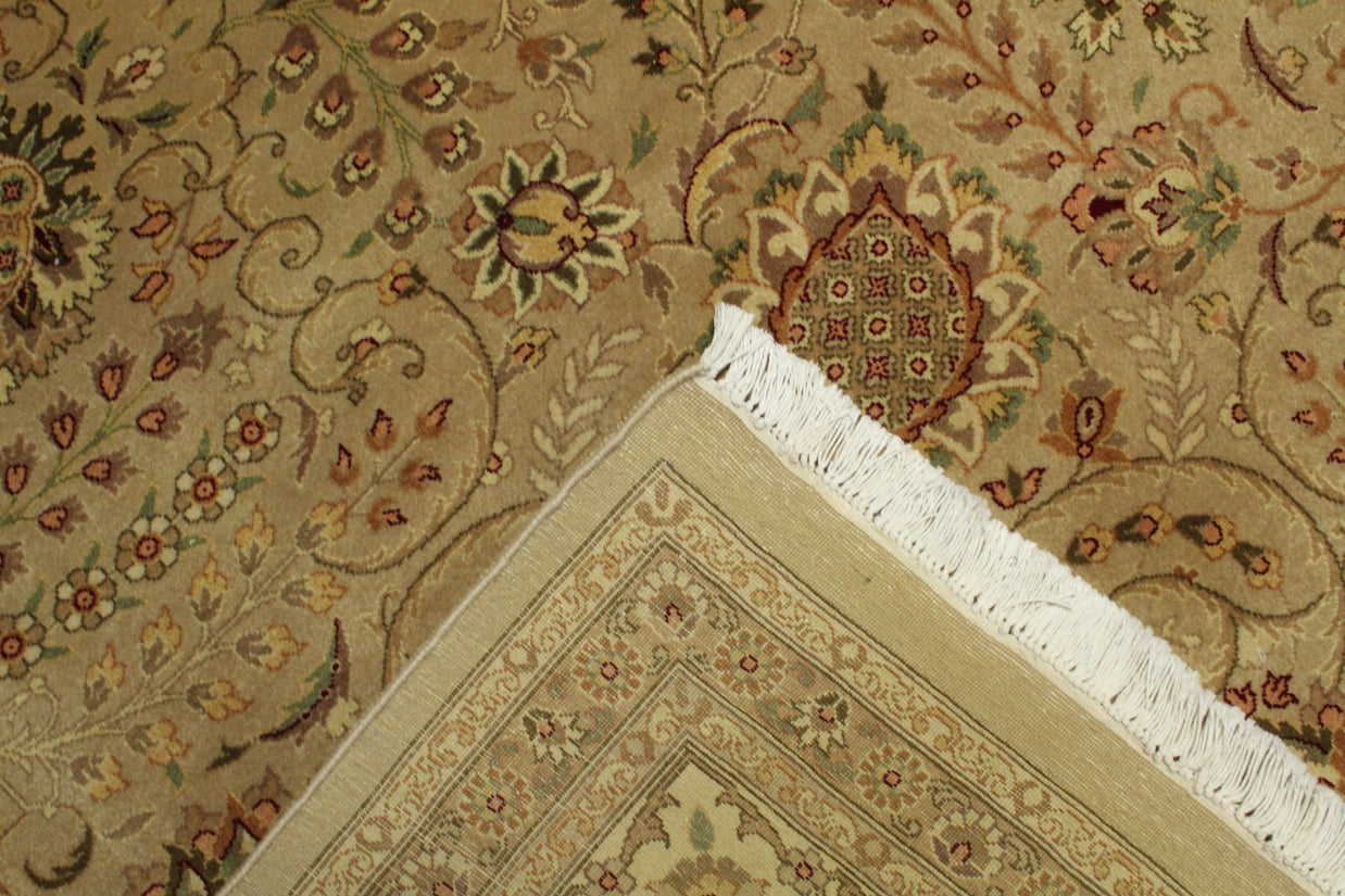 Kashmiri Rug - 365 cm x 277