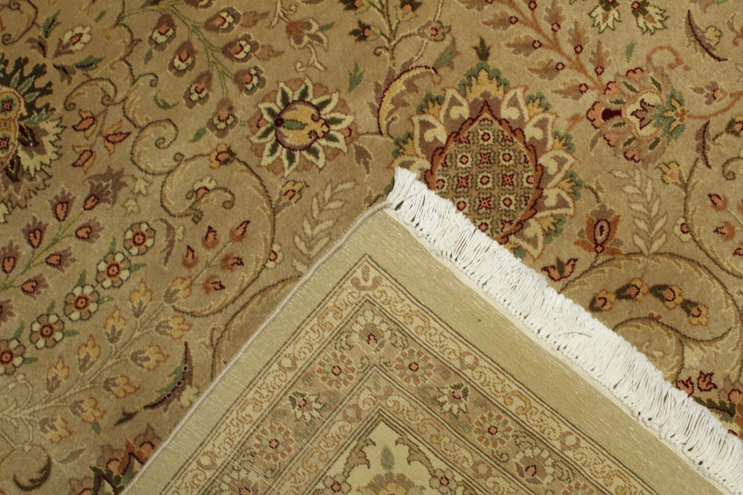 Kashmiri Rug - 365 cm x 277