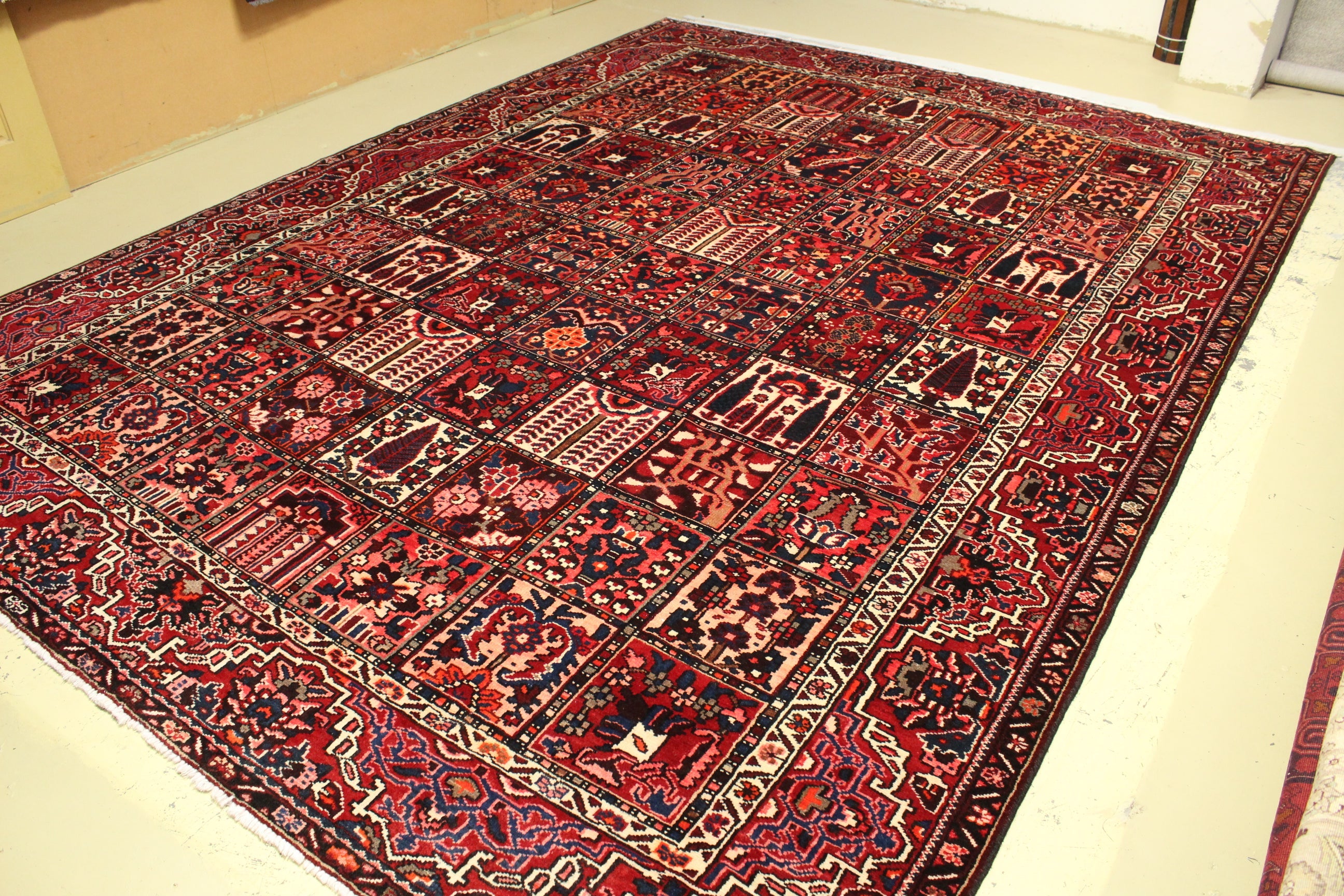 Bakhtiari Rug - 400 cm x 297 cm