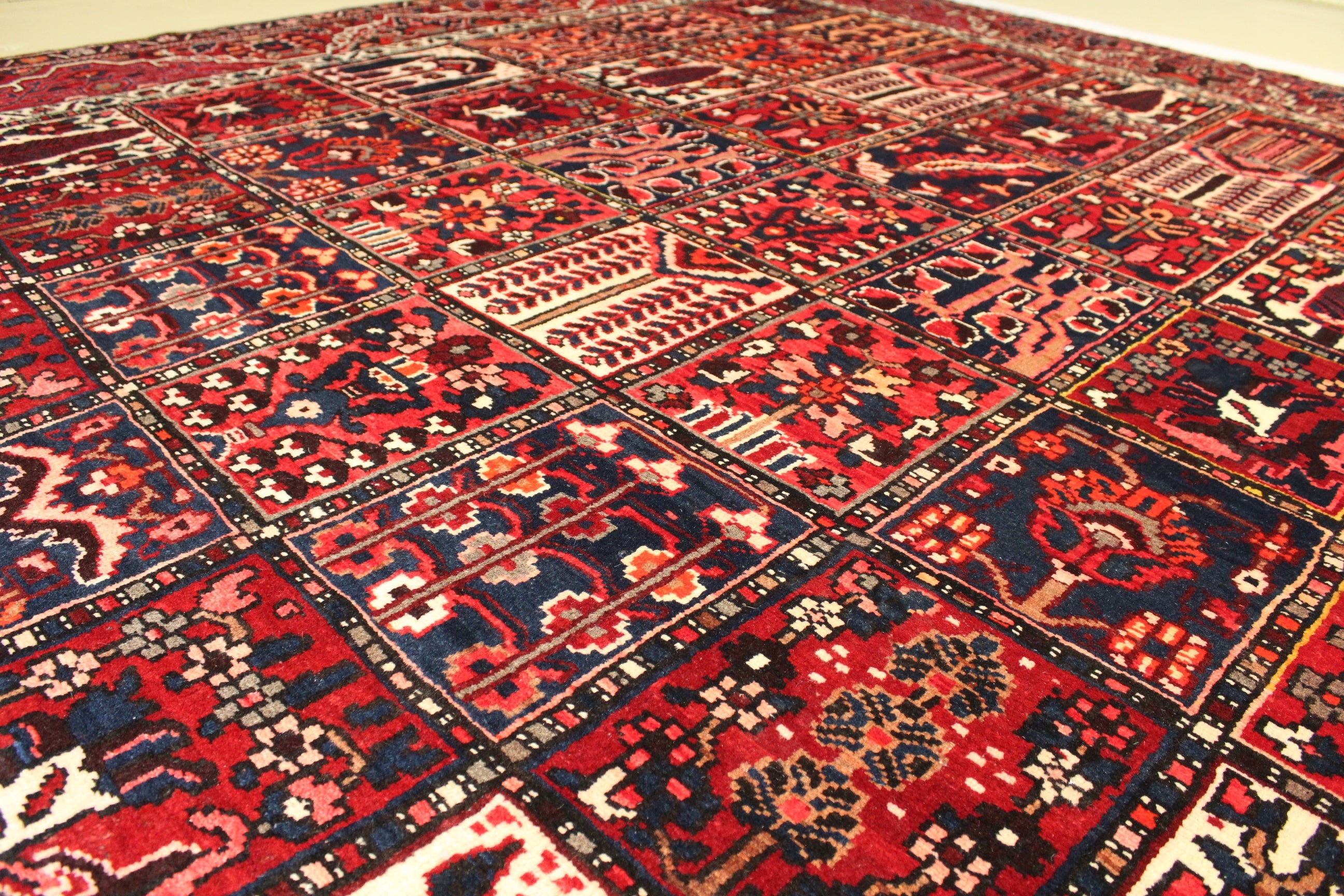 Bakhtiari Rug - 400 cm x 297 cm