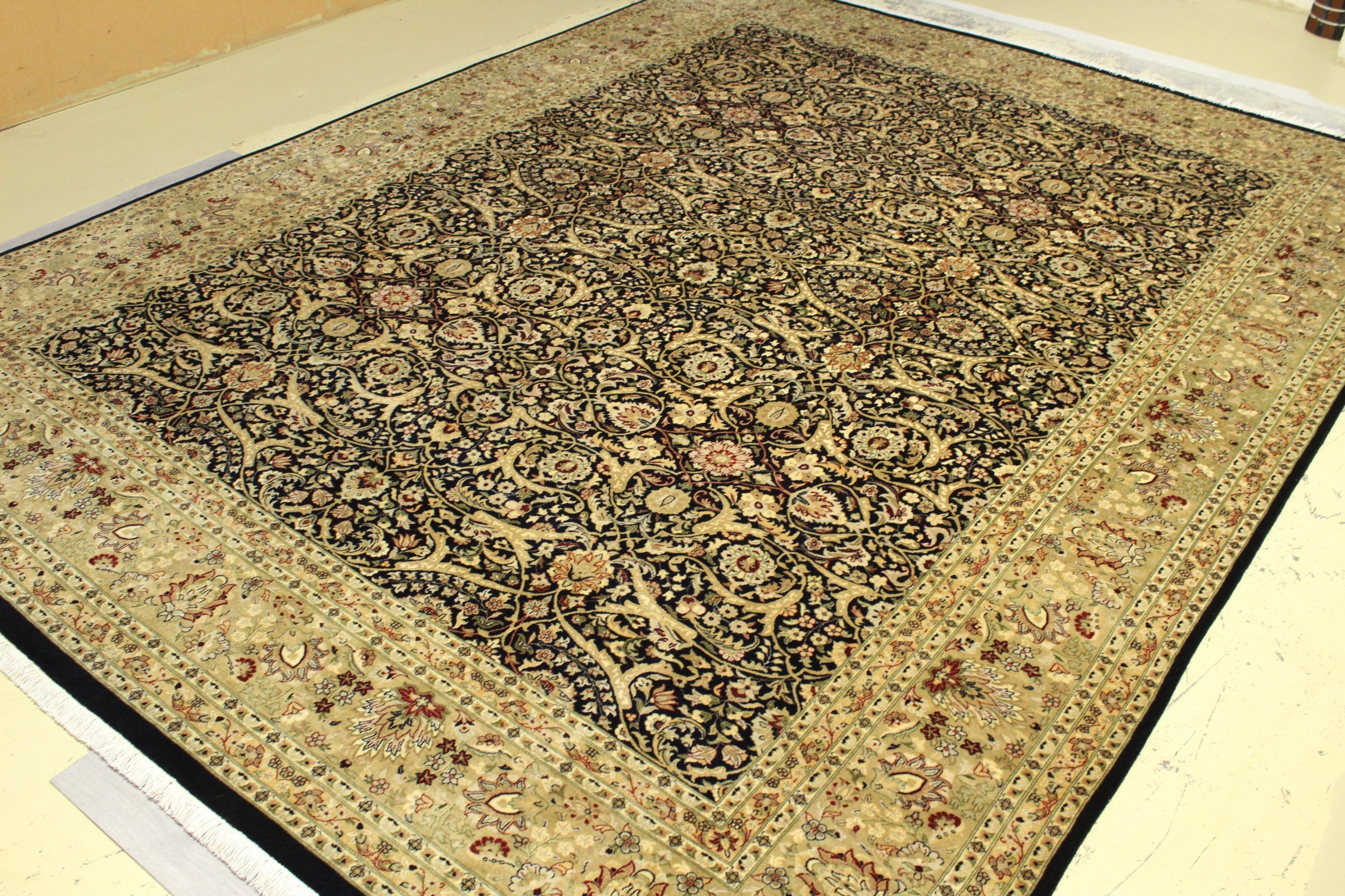 Kashmiri Rug - 358 cm x 268 cm