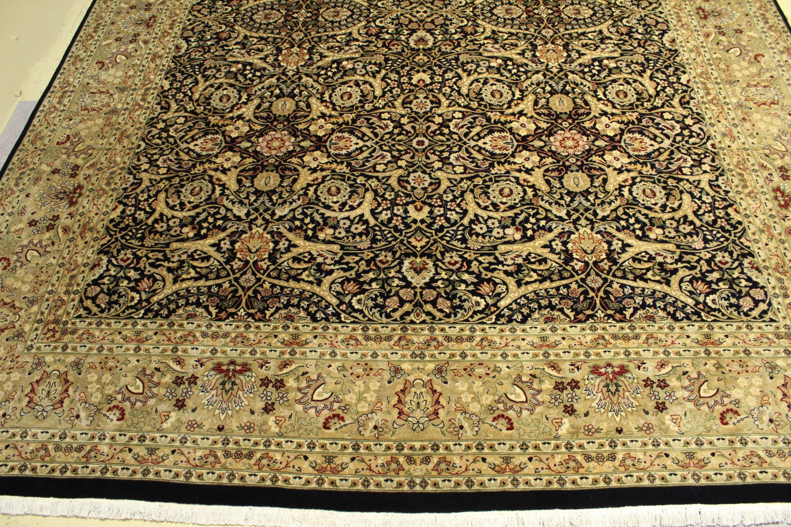 Kashmiri Rug - 358 cm x 268 cm