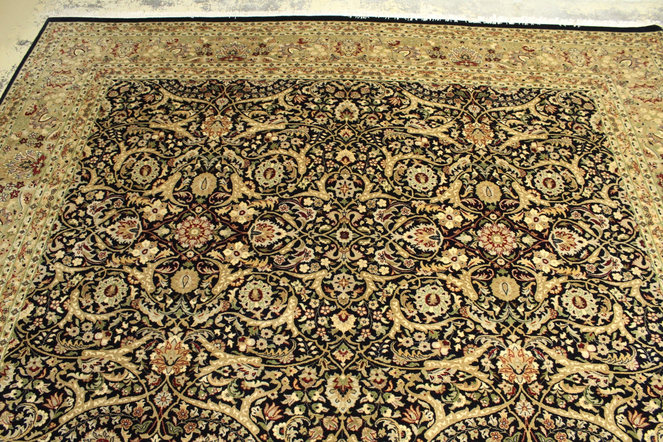 Kashmiri Rug - 358 cm x 268 cm