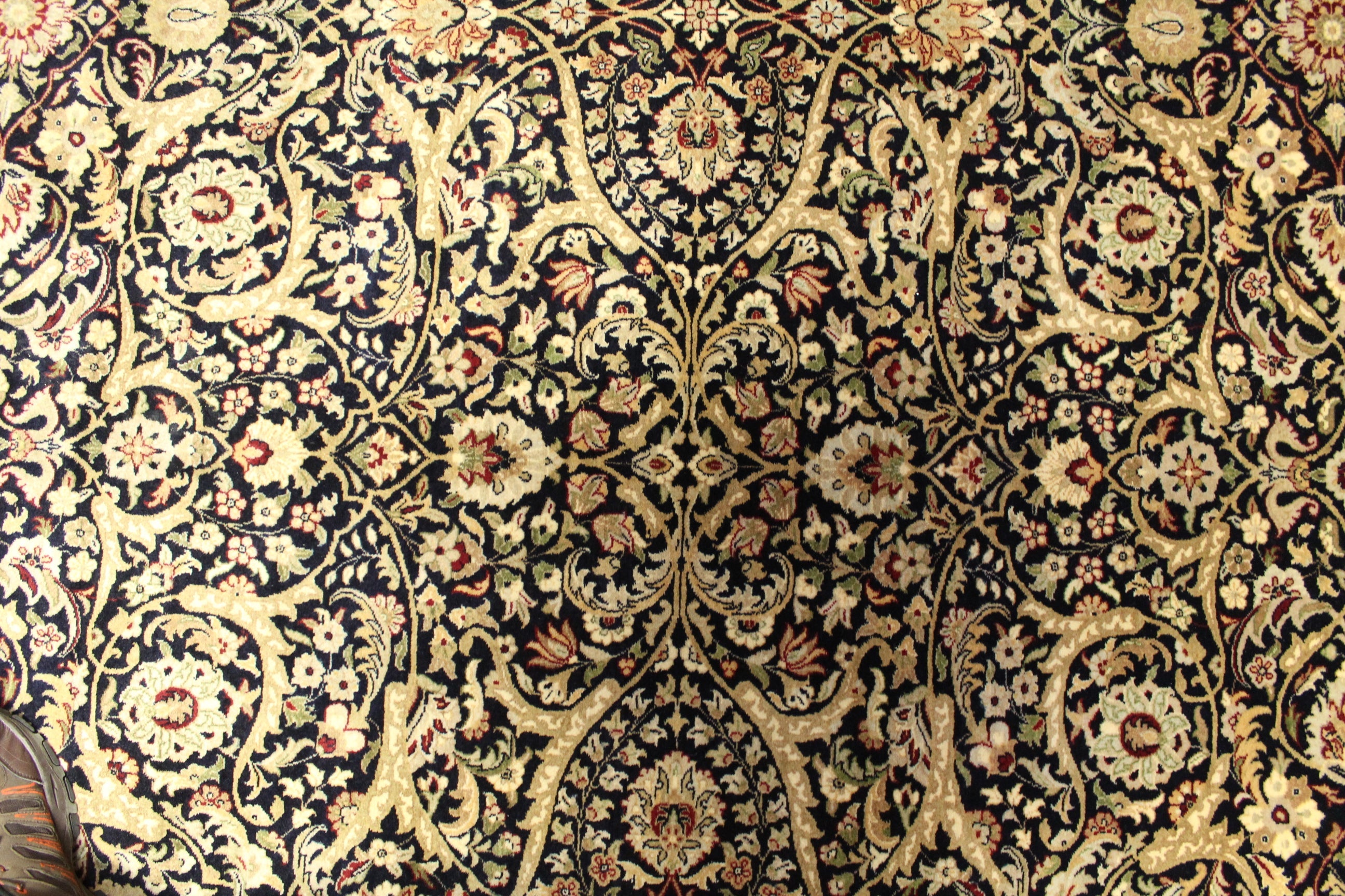 Kashmiri Rug - 358 cm x 268 cm