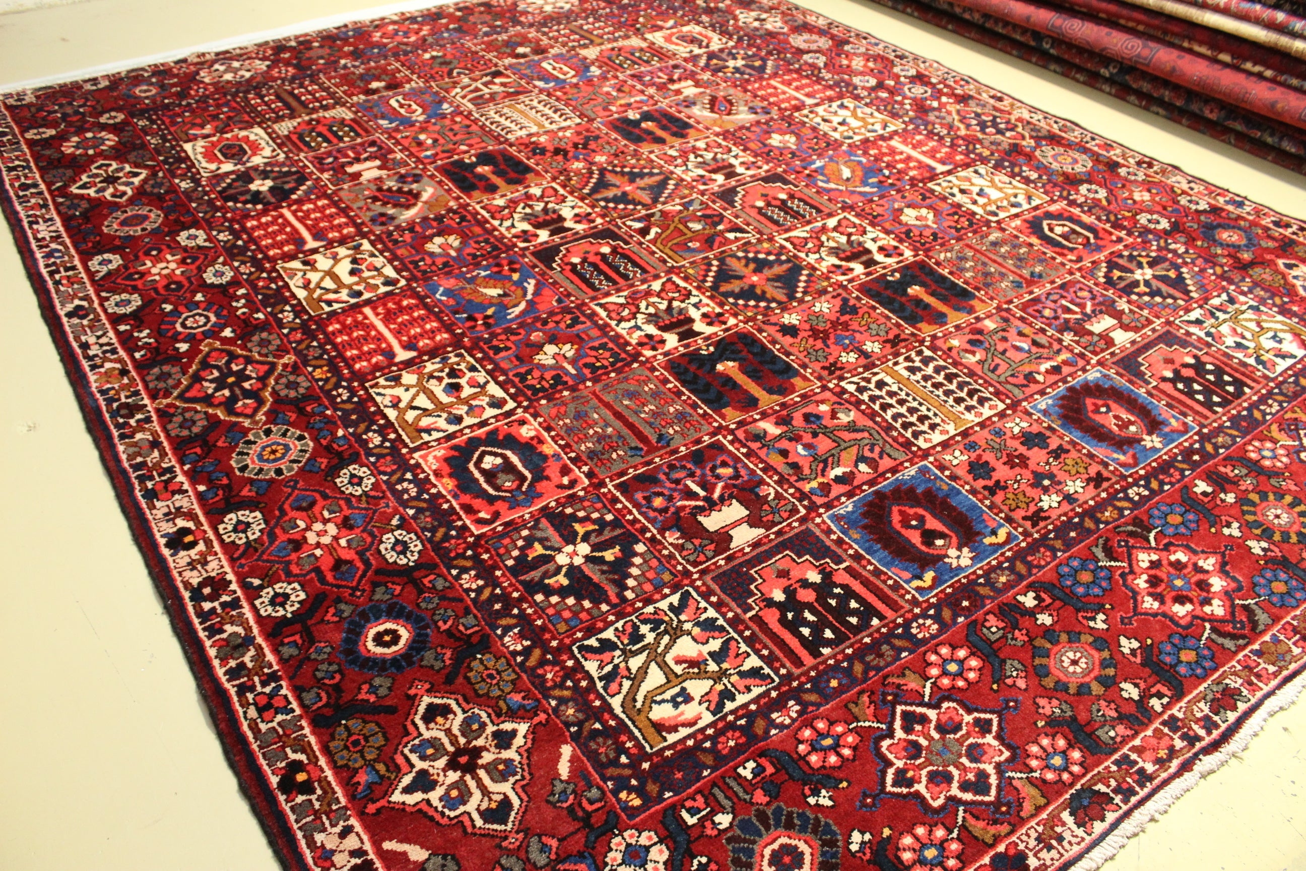 Bakhtiari Rug - 390 cm x 310 cm
