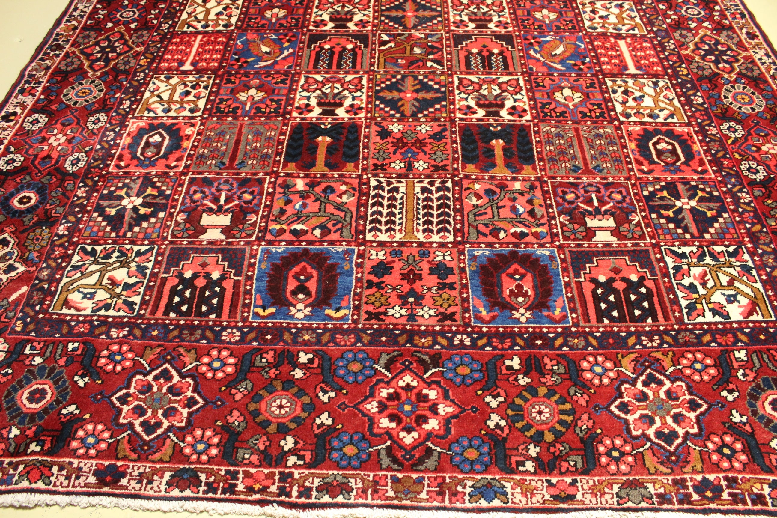 Bakhtiari Rug - 390 cm x 310 cm