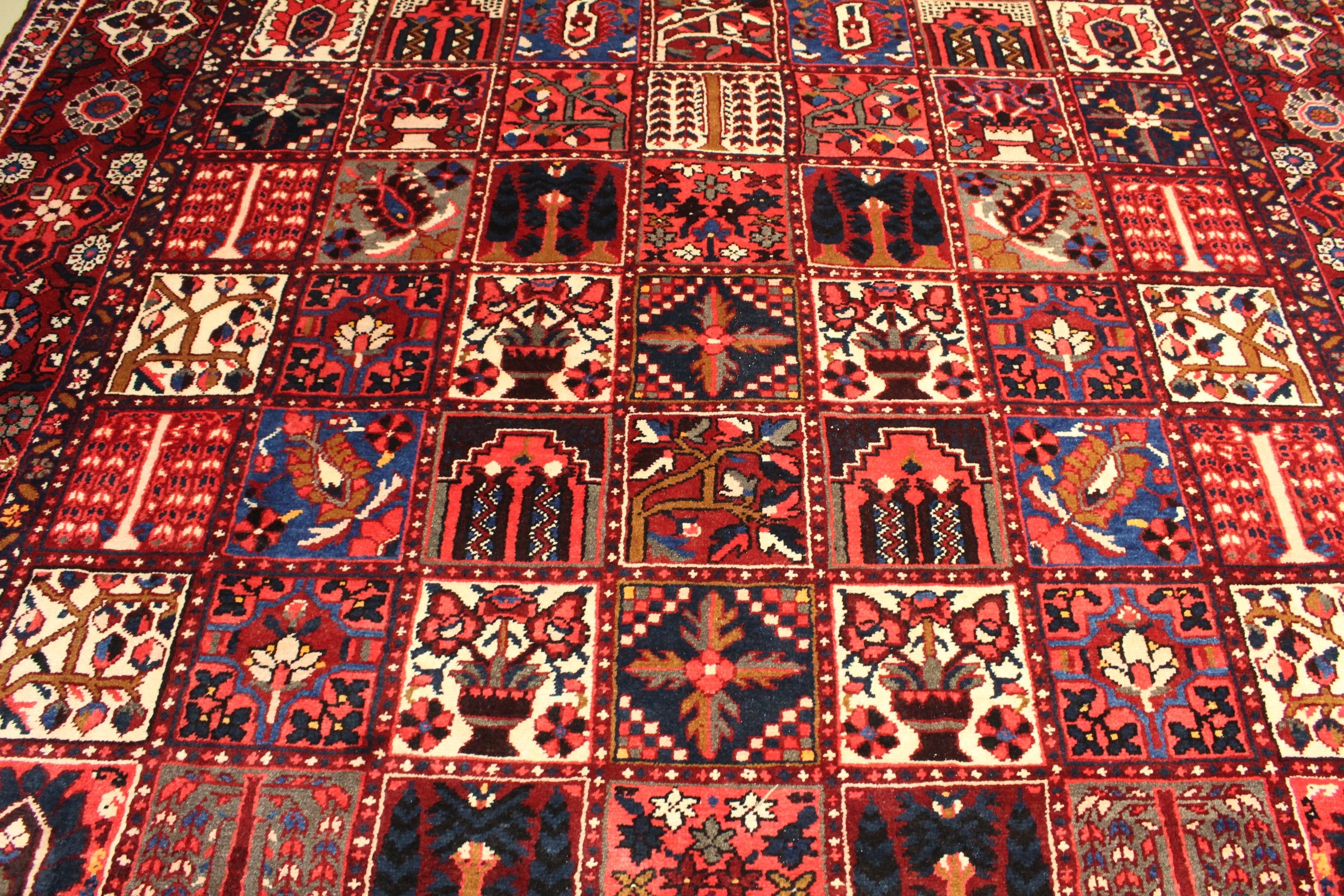 Bakhtiari Rug - 390 cm x 310 cm