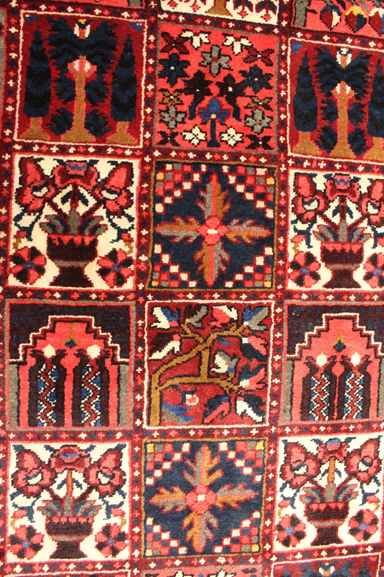 Bakhtiari Rug - 390 cm x 310 cm