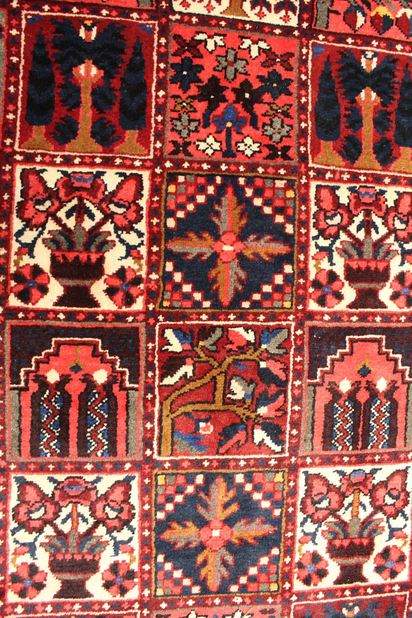 Bakhtiari Rug - 390 cm x 310 cm