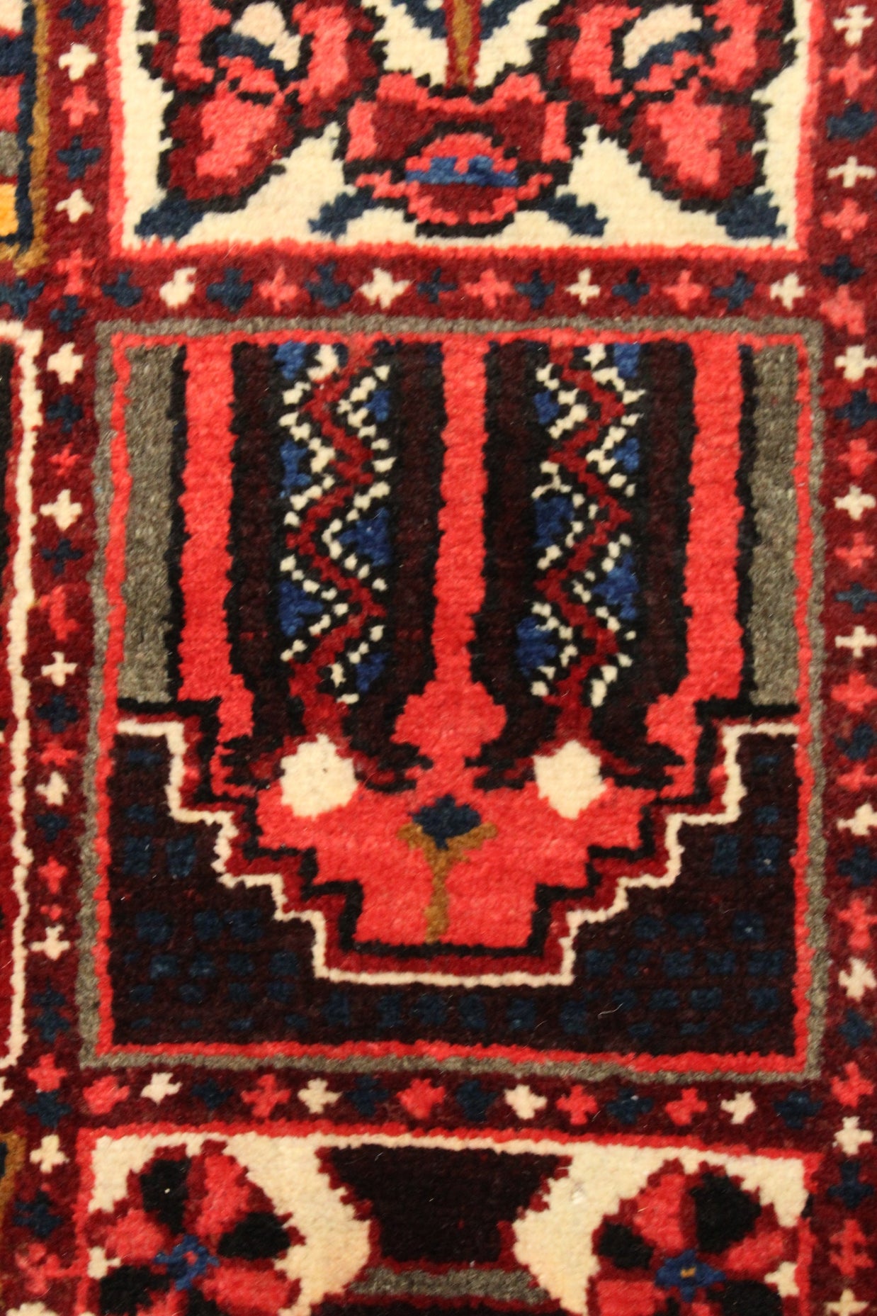 Bakhtiari Rug - 390 cm x 310 cm