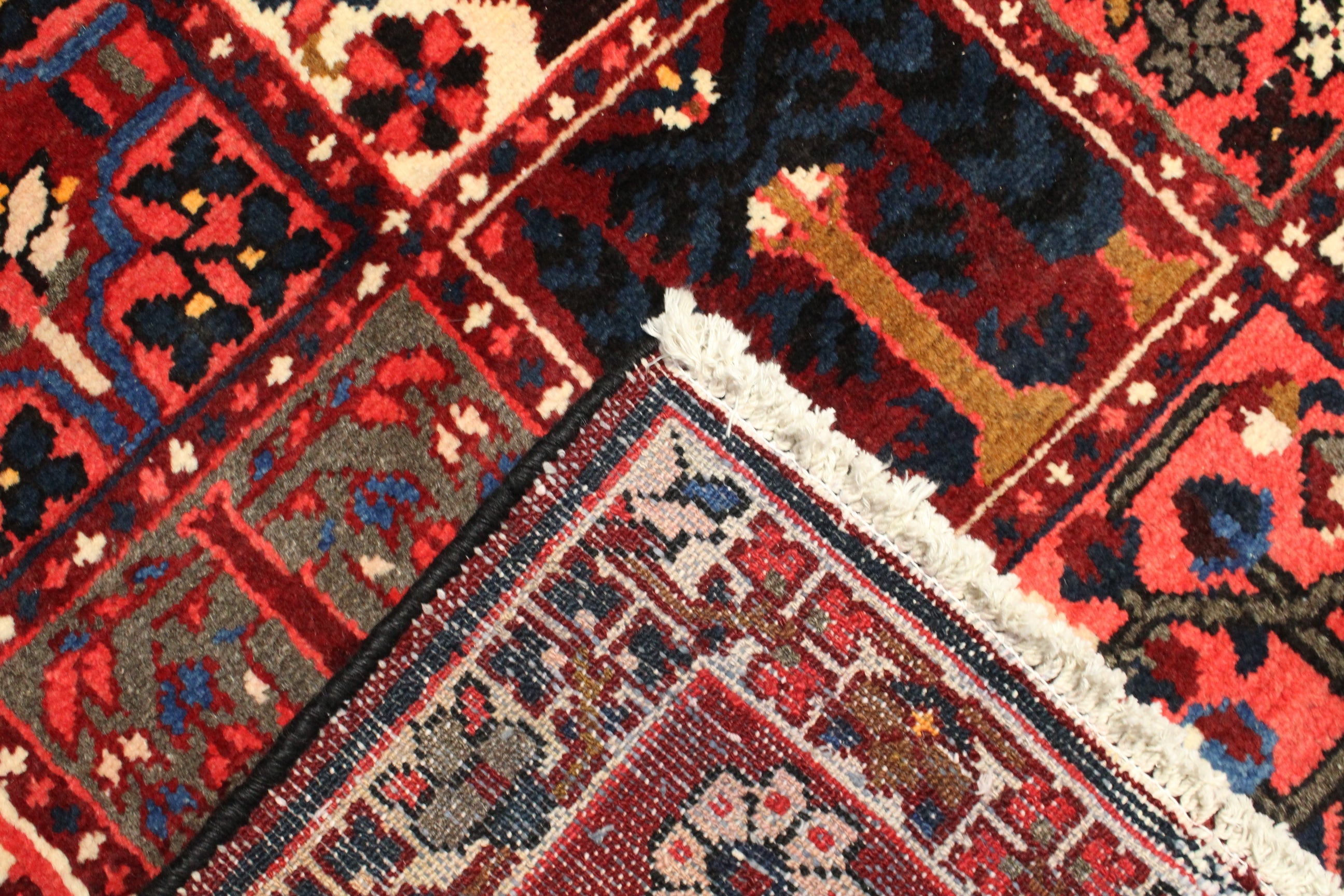 Bakhtiari Rug - 390 cm x 310 cm