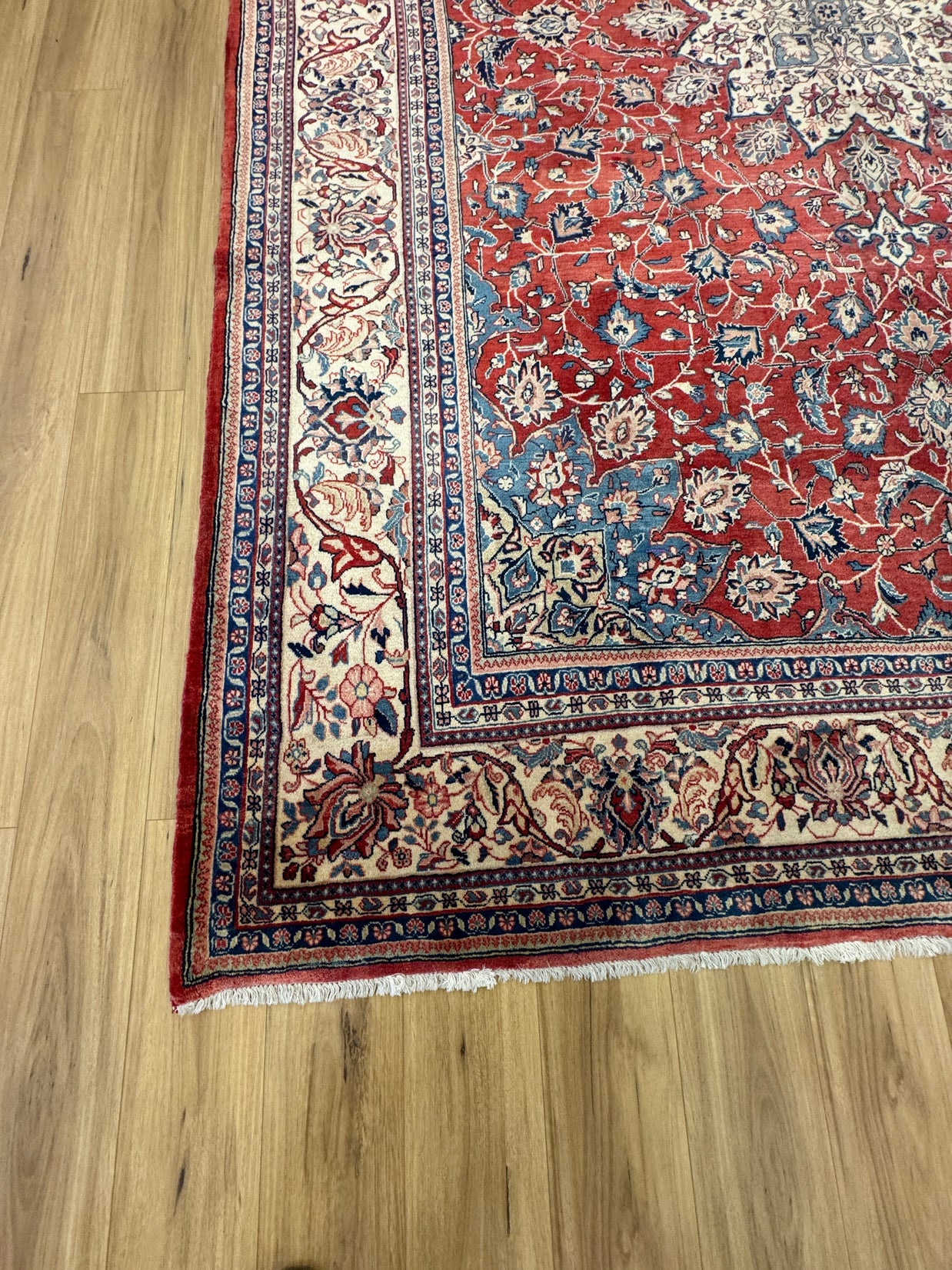 Isfahan Rug - 374 cm x 270 cm