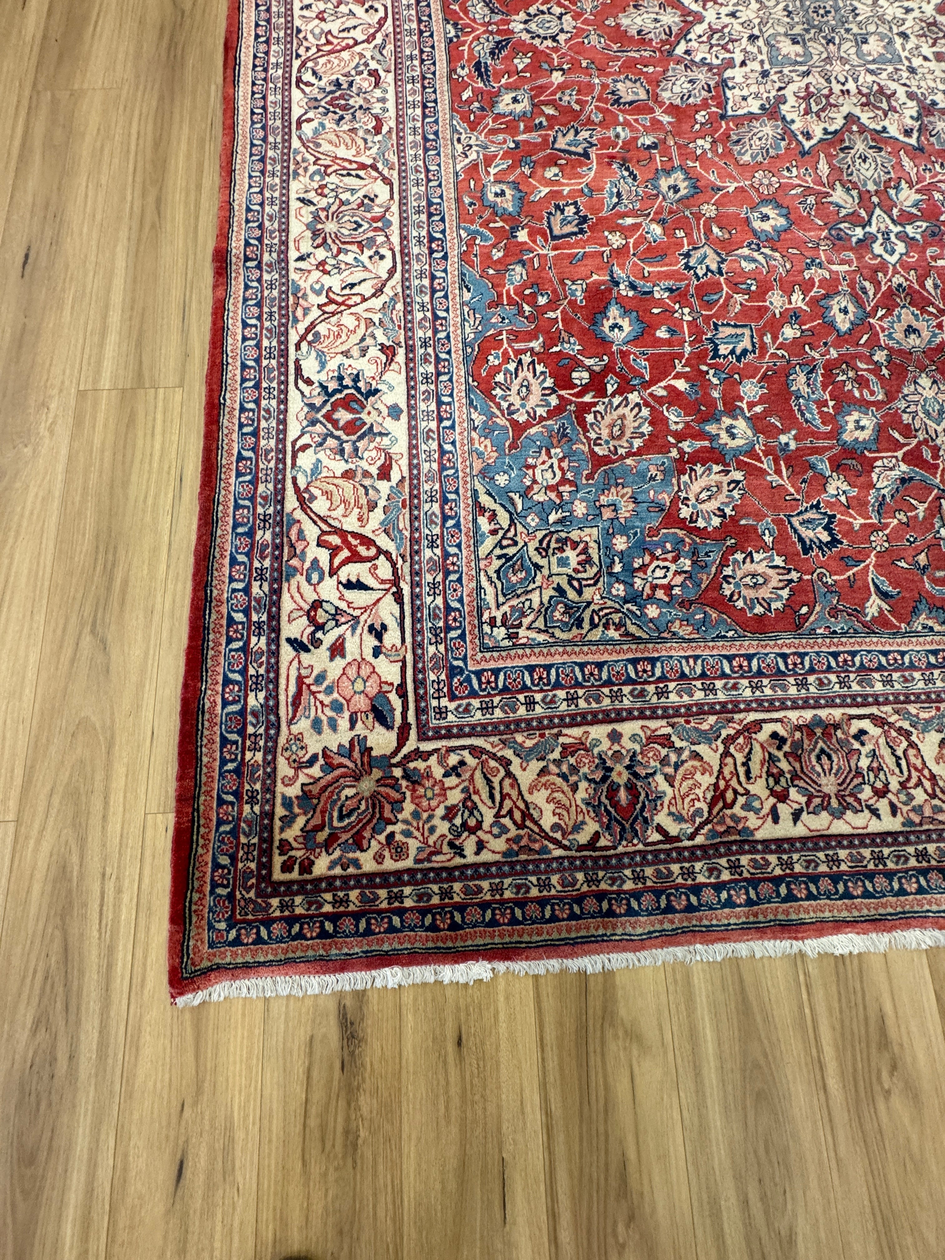 Isfahan Rug - 374 cm x 270 cm