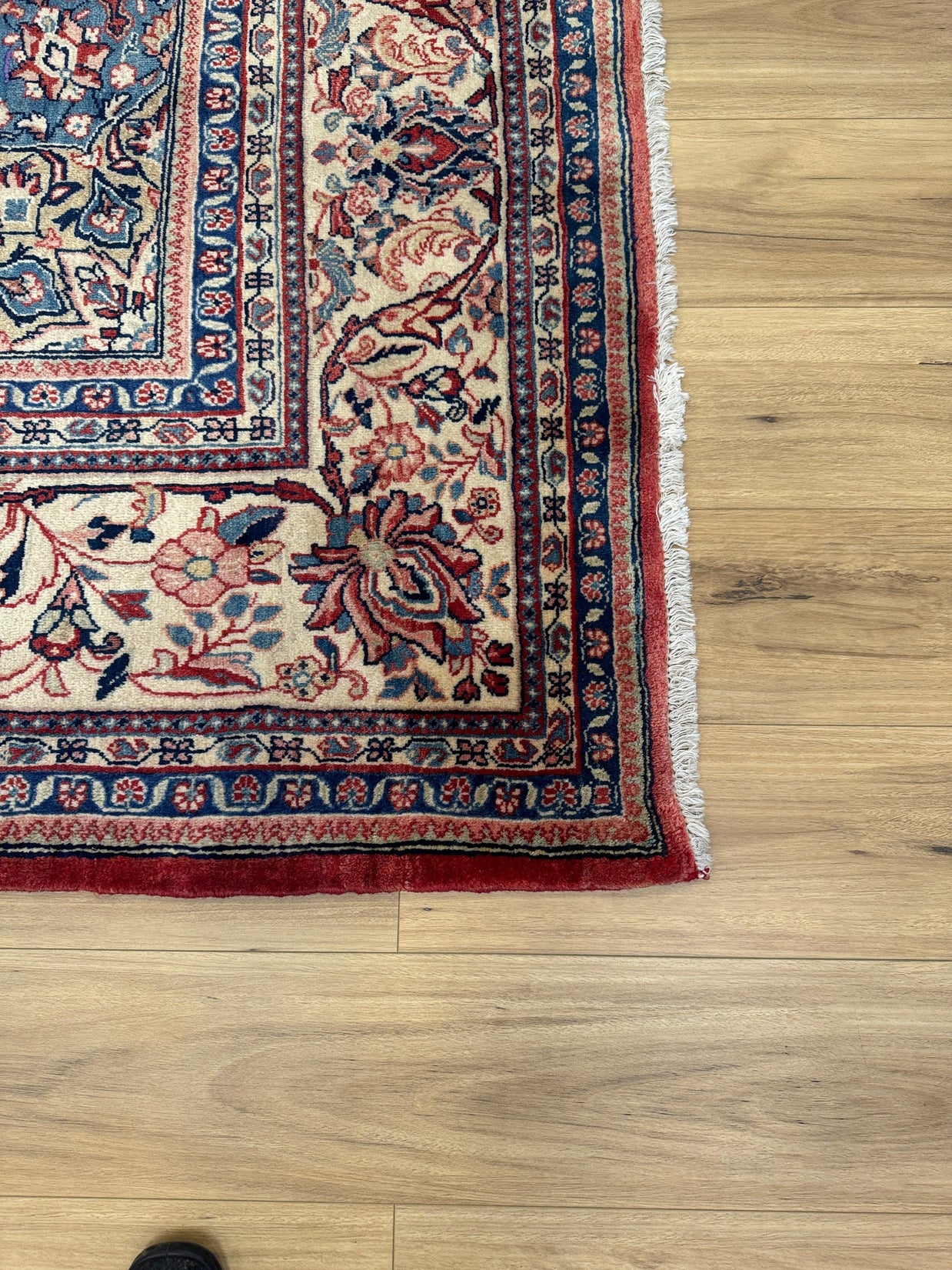 Isfahan Rug - 374 cm x 270 cm
