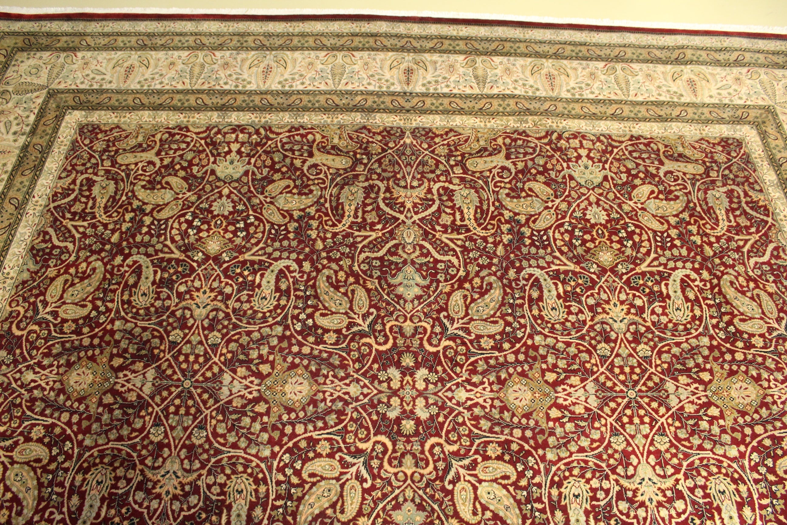 Kashmiri Rug - 428 cm x 307 cm