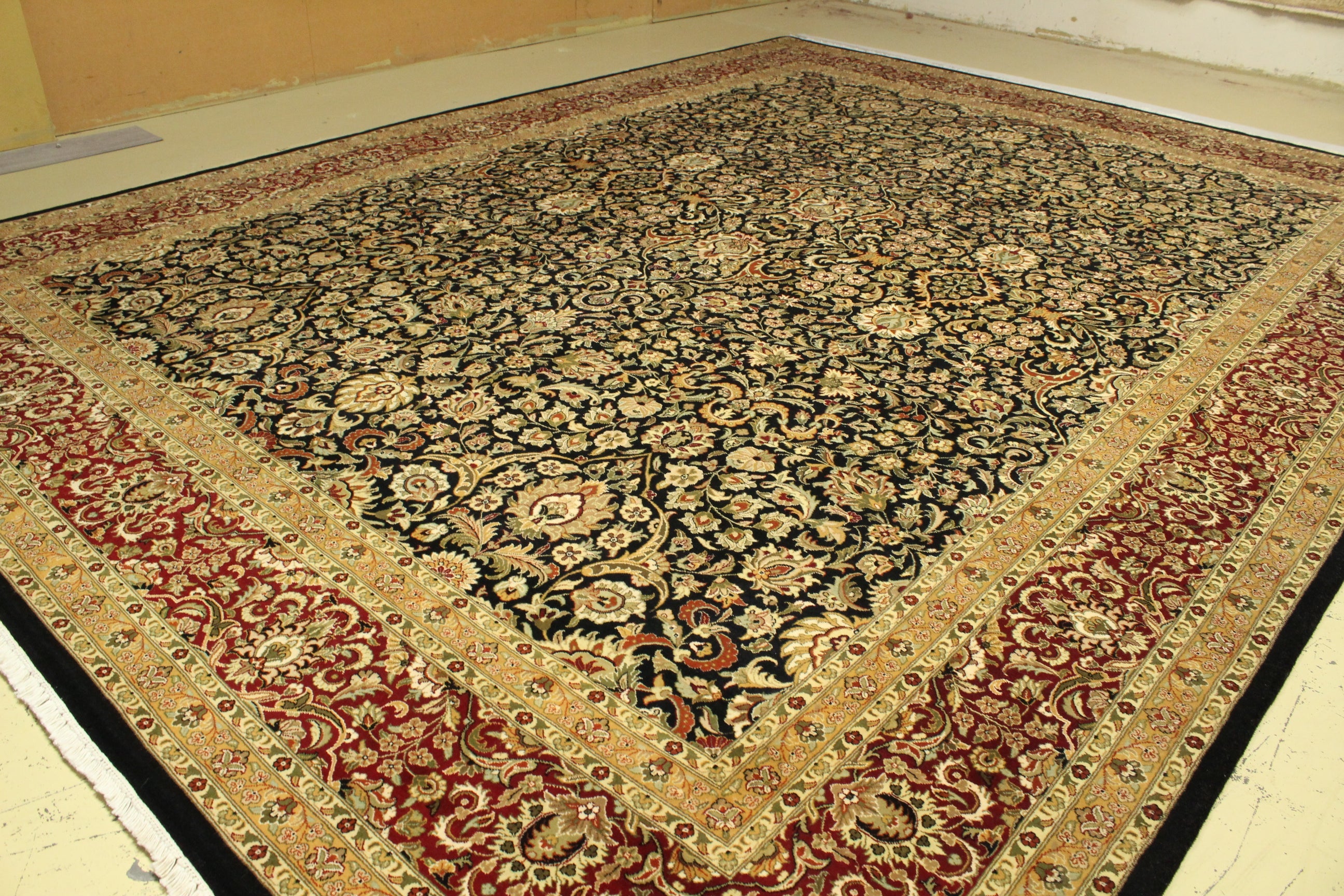 Kashmiri Rug - 370 cm x 278 cm